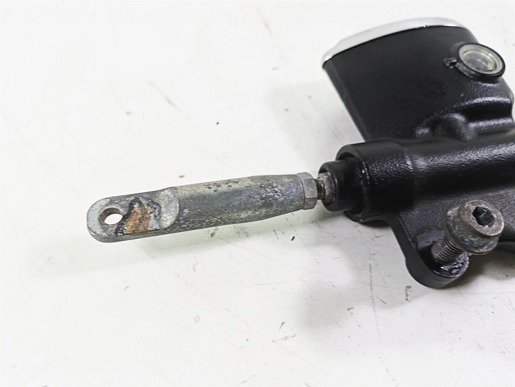 2018 Indian Chieftain Limited Rear Brake Master Cylinder Chrome Lid 1912864 - Image 7