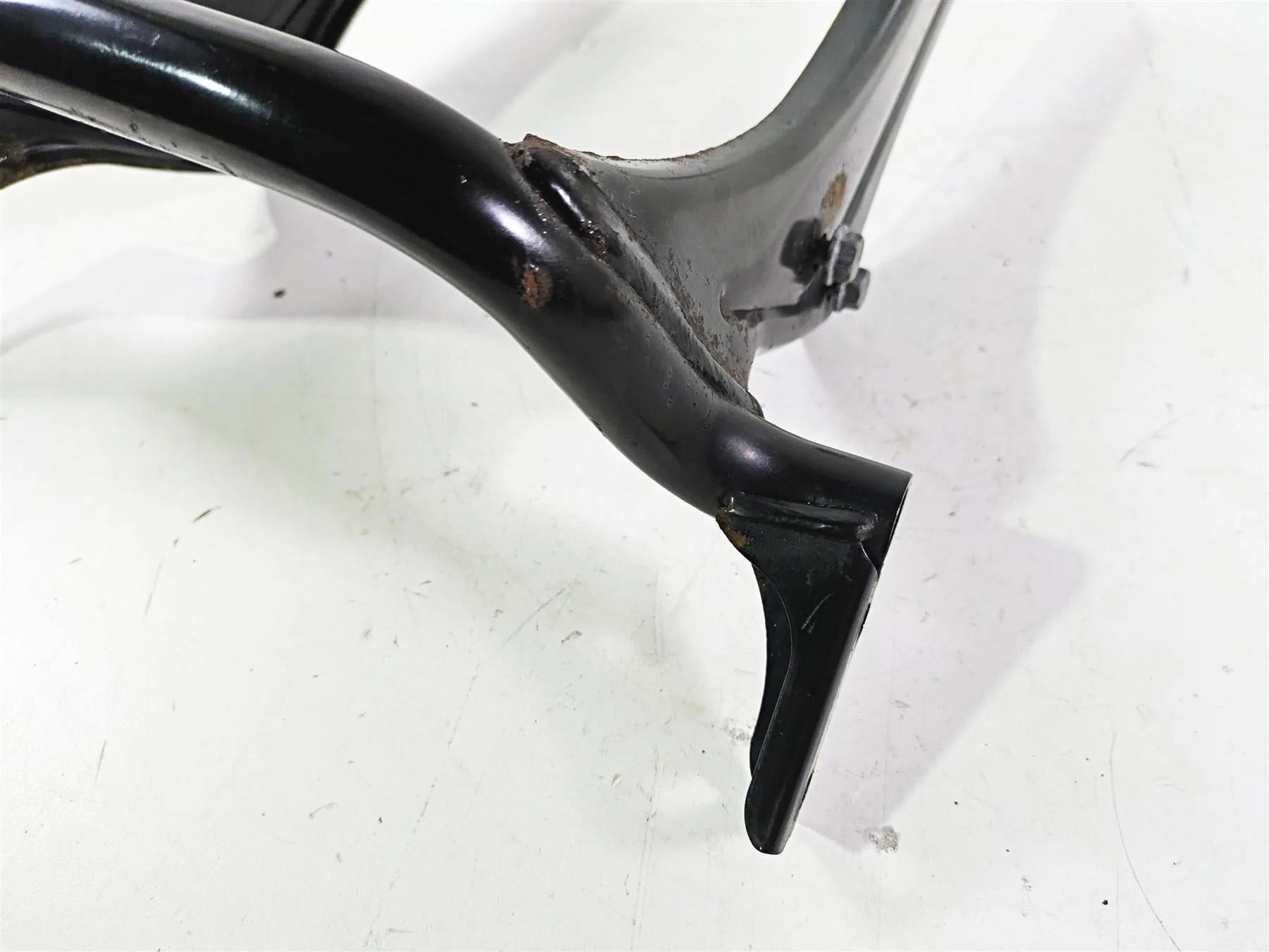 2018 Indian Chieftain Limited Rear Fender Metal Support 1023005 - Image 2