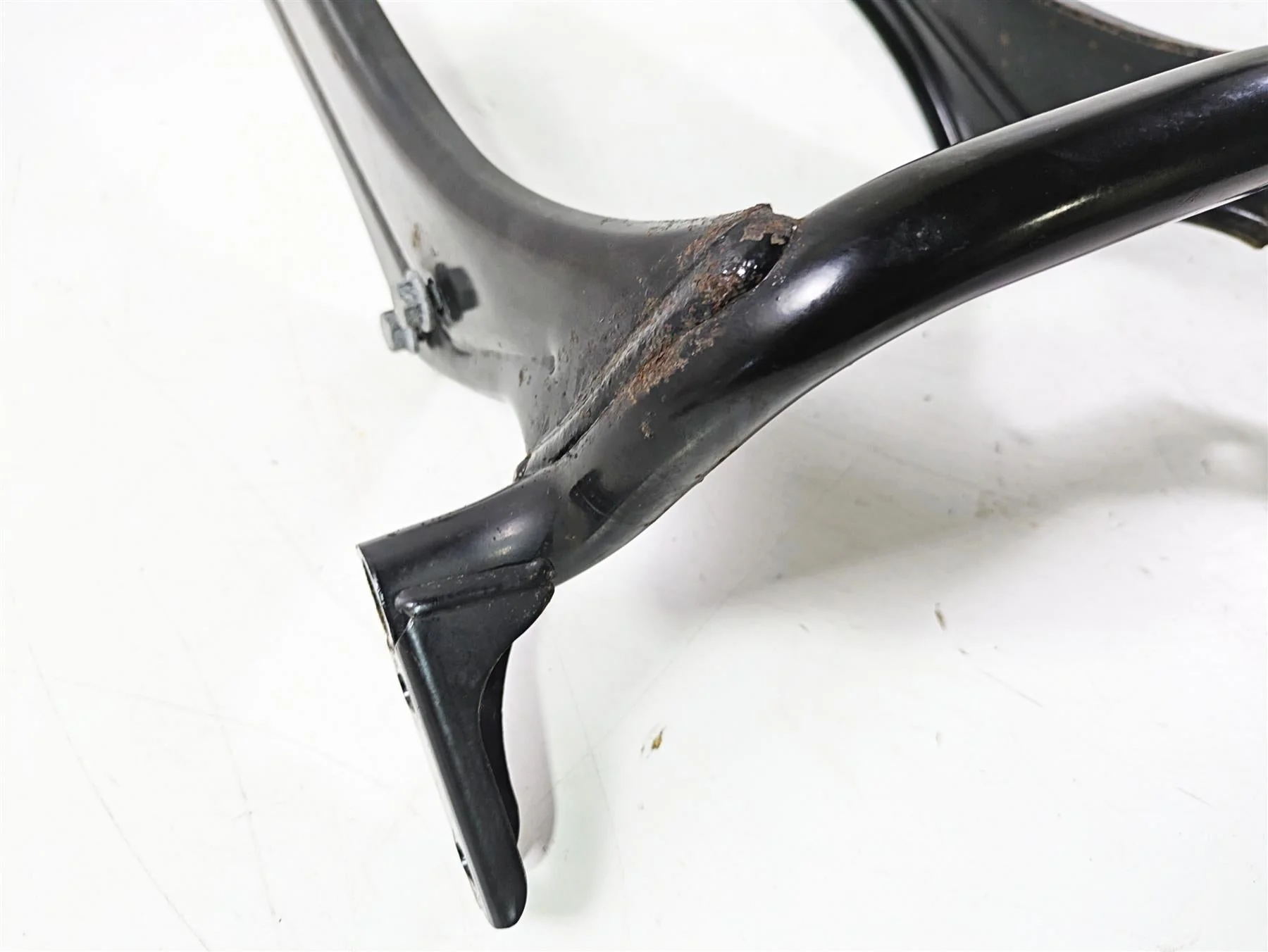 2018 Indian Chieftain Limited Rear Fender Metal Support 1023005 - Image 3