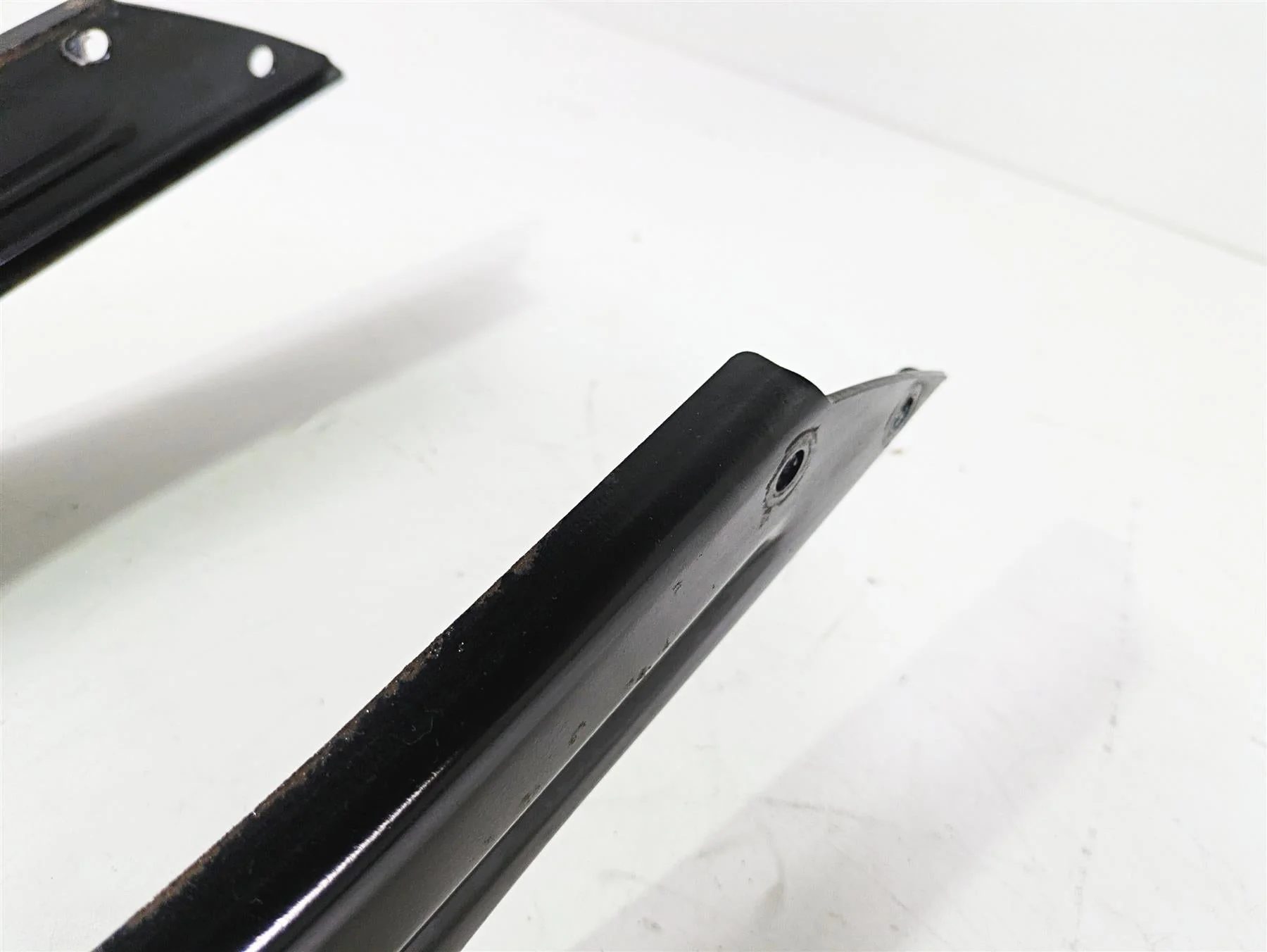 2018 Indian Chieftain Limited Rear Fender Metal Support 1023005 - Image 5