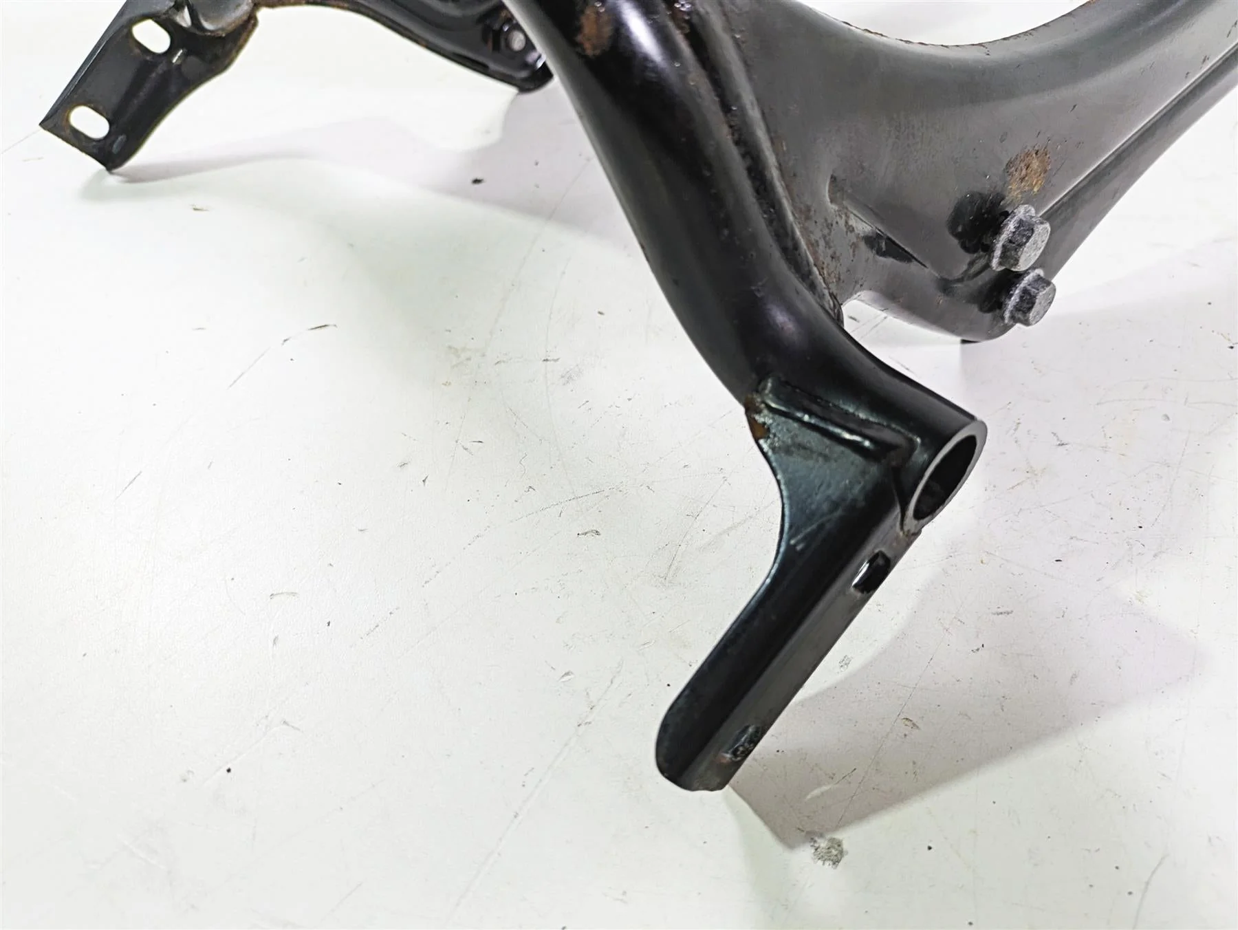 2018 Indian Chieftain Limited Rear Fender Metal Support 1023005 - Image 6
