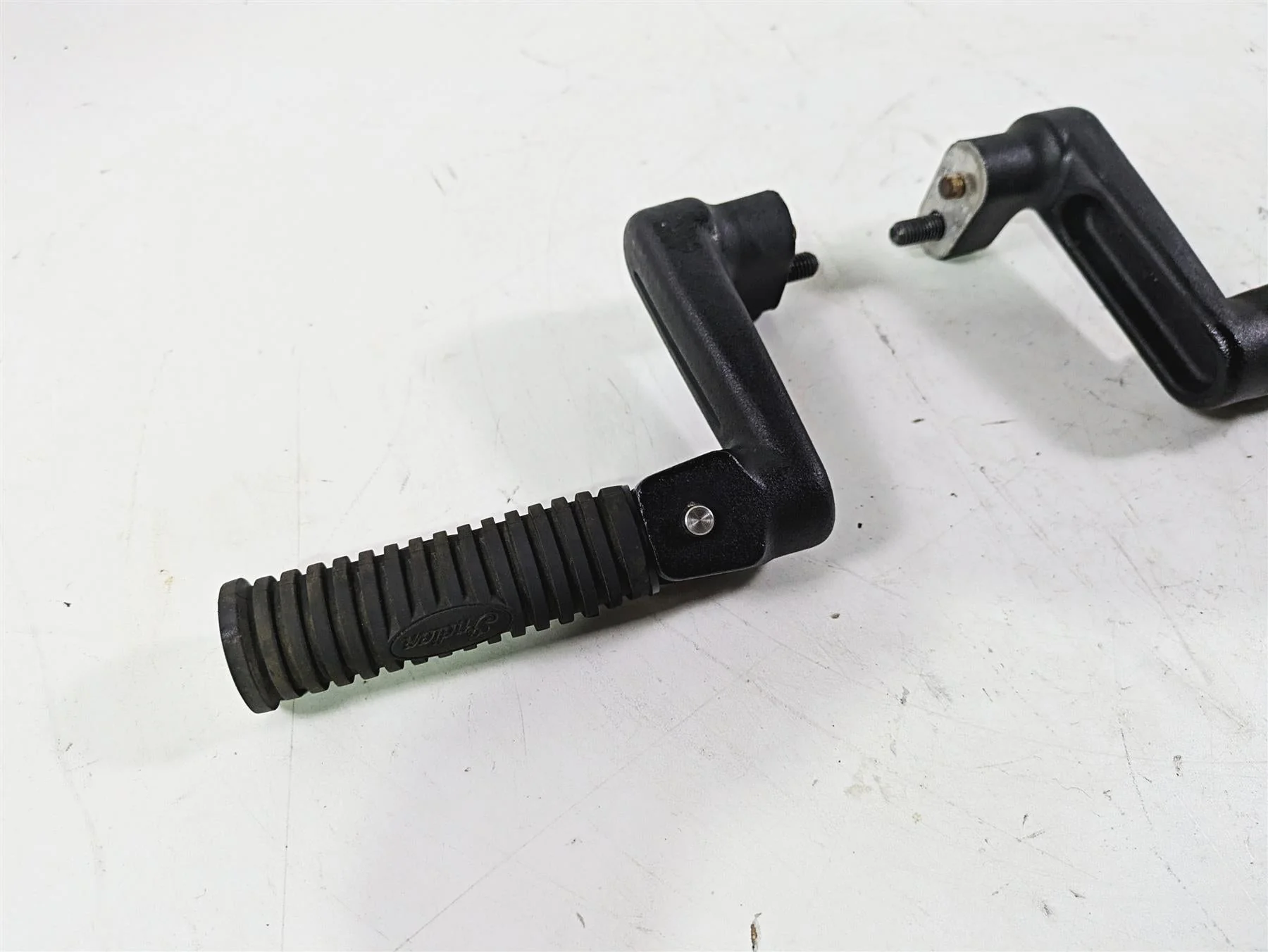 2018 Indian Chieftain Limited Rear Passenger Foot Peg Set 5140869 5140870 - Image 12