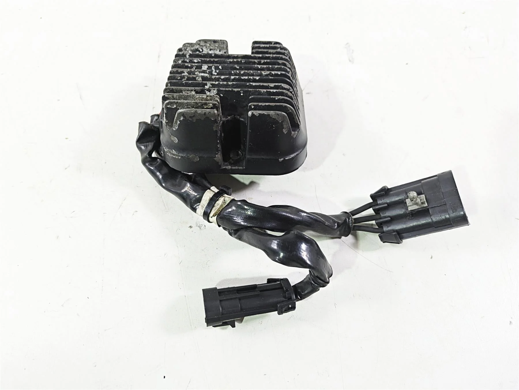 2018 Indian Chieftain Limited Rectifier Voltage Regulator 4014300 - Image 4