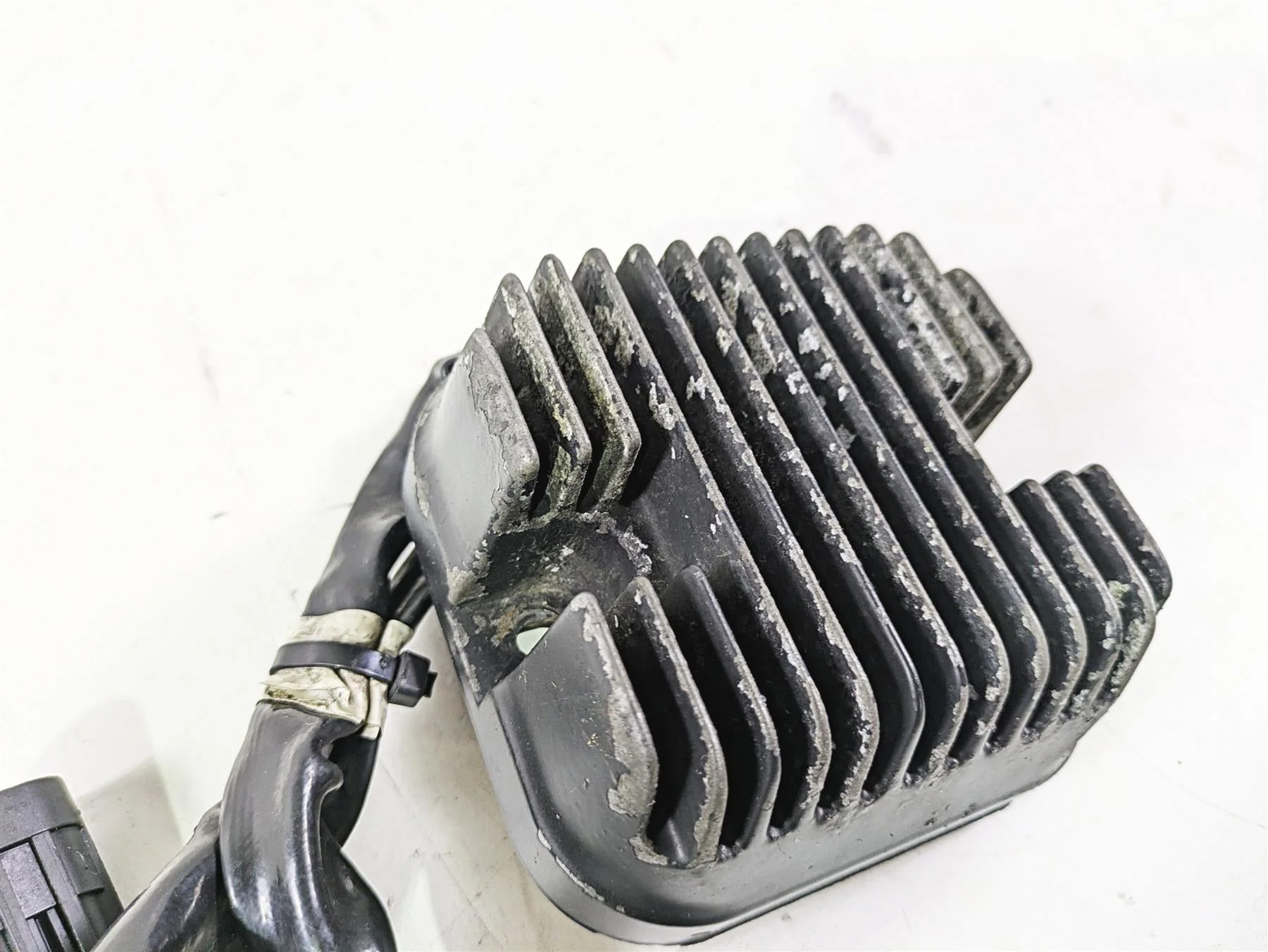 2018 Indian Chieftain Limited Rectifier Voltage Regulator 4014300 - Image 9