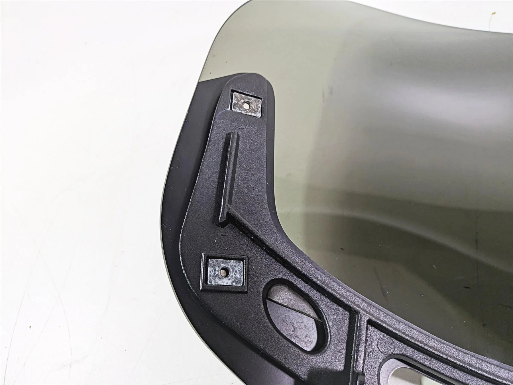 2018 Indian Chieftain Limited Short Windshield Wind Shield & Bracket 2881797 - Image 4