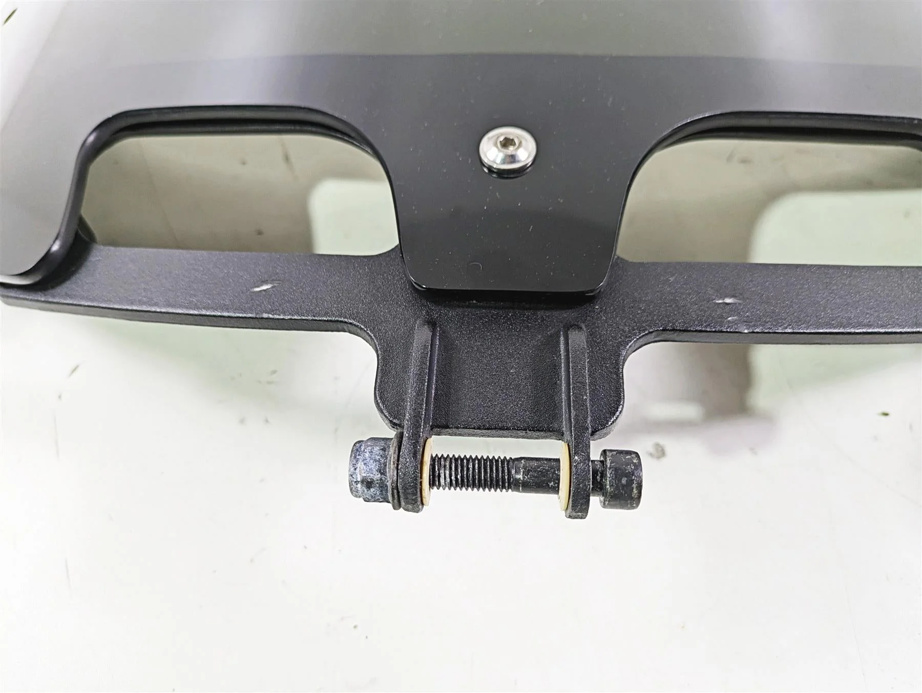 2018 Indian Chieftain Limited Short Windshield Wind Shield & Bracket 2881797 - Image 8