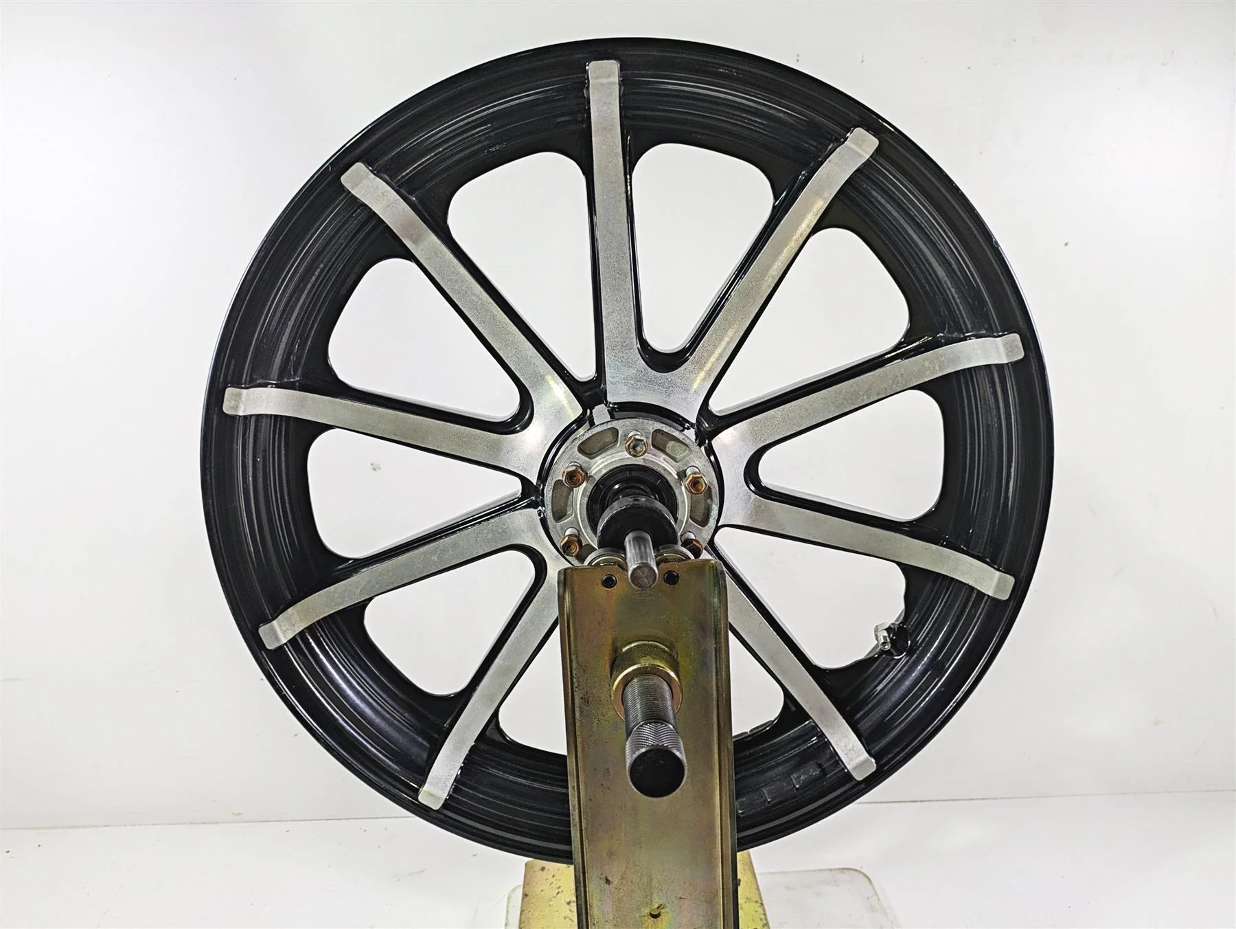 2018 Indian Chieftain Limited Straight Front Wheel Rim 19x3.5 1523059