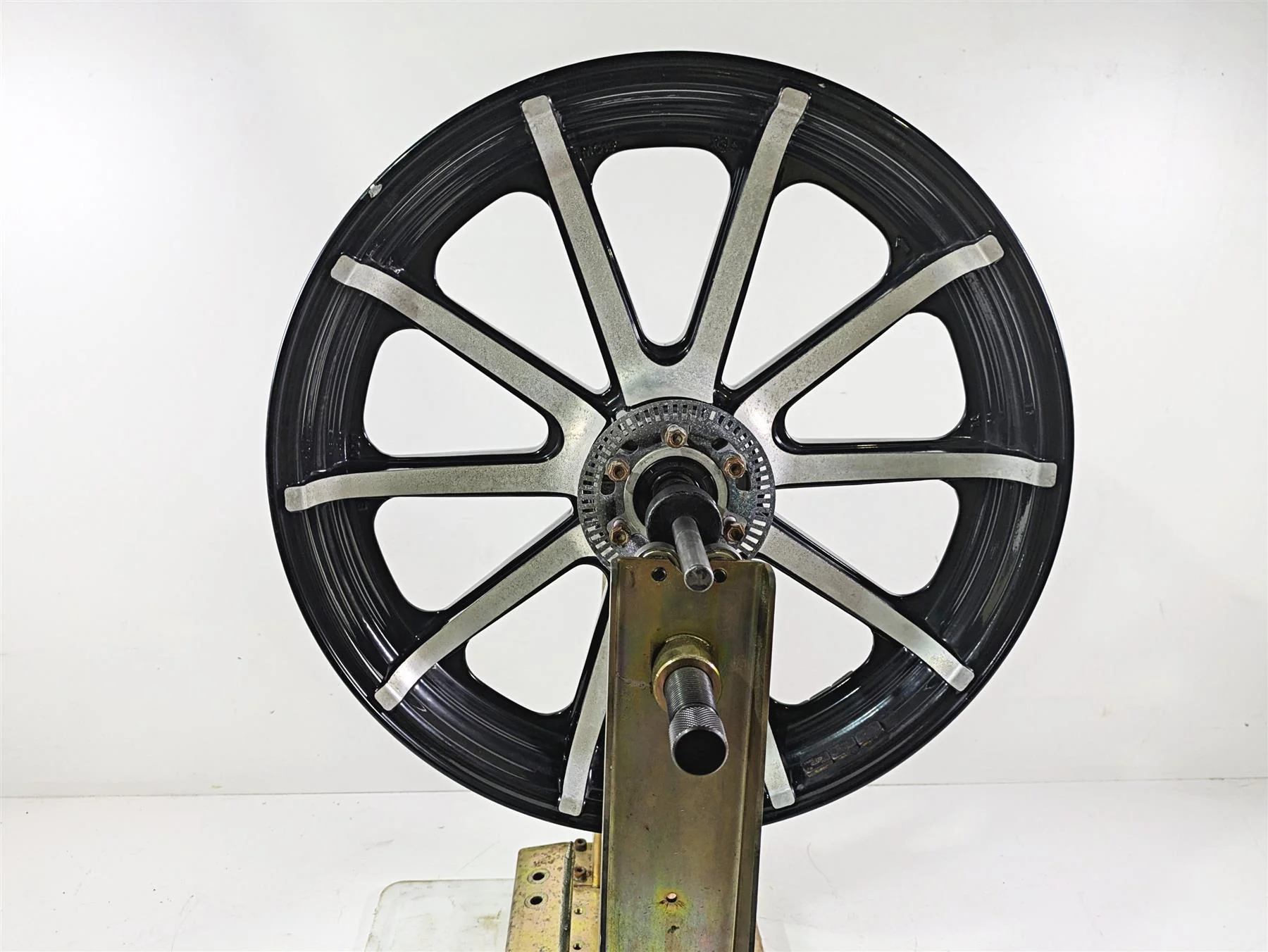 2018 Indian Chieftain Limited Straight Front Wheel Rim 19x3.5 1523059 - Image 5