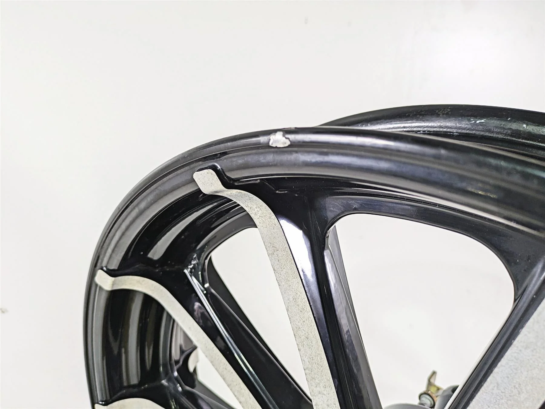 2018 Indian Chieftain Limited Straight Front Wheel Rim 19x3.5 1523059 - Image 8