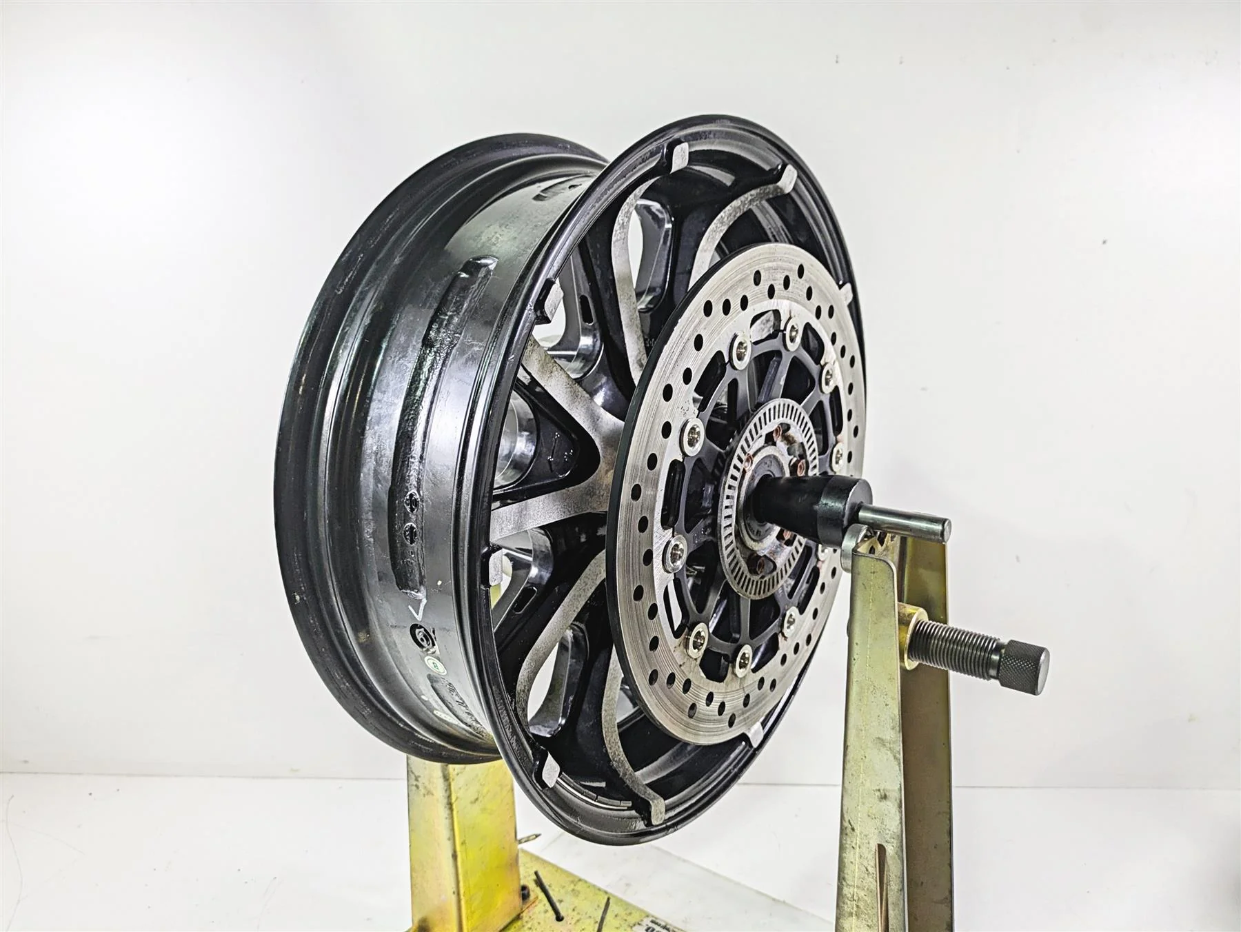 2018 Indian Chieftain Limited Straight Rear Wheel Rim 16x5 1523060 - Image 3