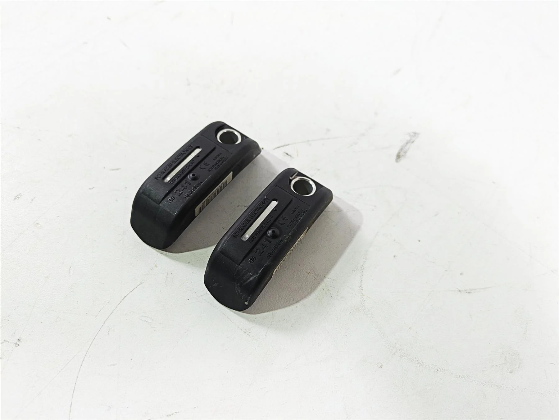2018 Indian Chieftain Limited Tire Pressure Sensor Set 2412417 - Image 8