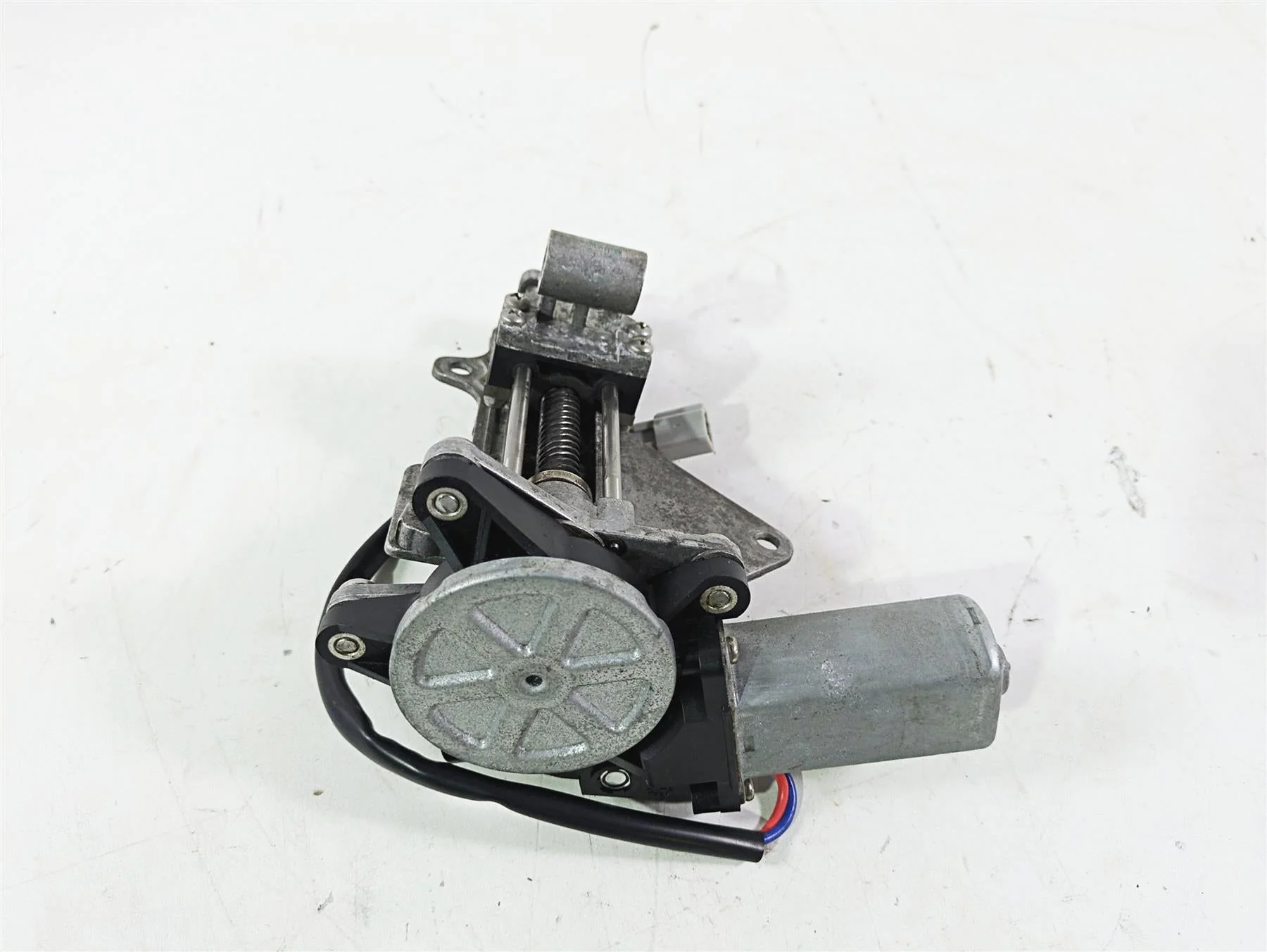 2018 Indian Chieftain Limited Windshield Screen Motor Actuator 4016791 - Image 2