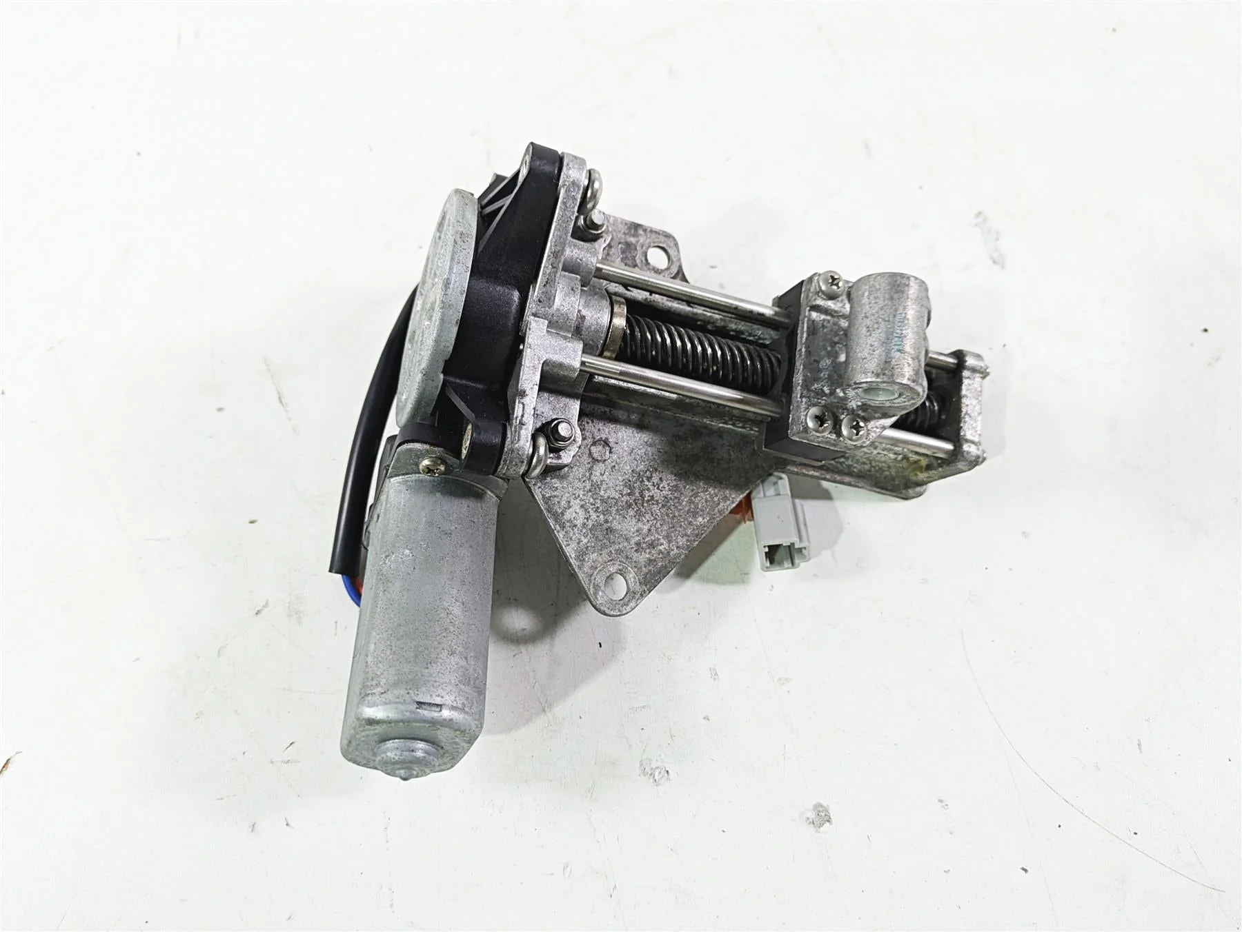2018 Indian Chieftain Limited Windshield Screen Motor Actuator 4016791 - Image 3