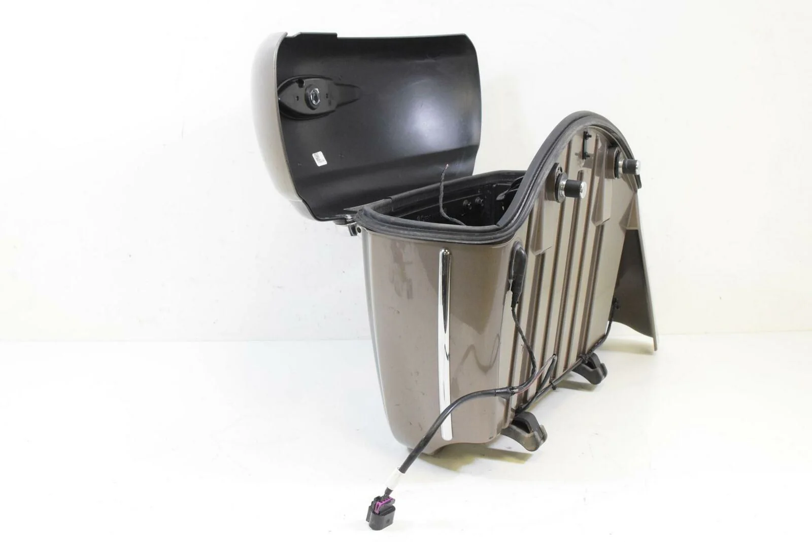 2018 Indian Roadmaster Right Saddlebag Saddle Bag 1022536-06 - Image 7