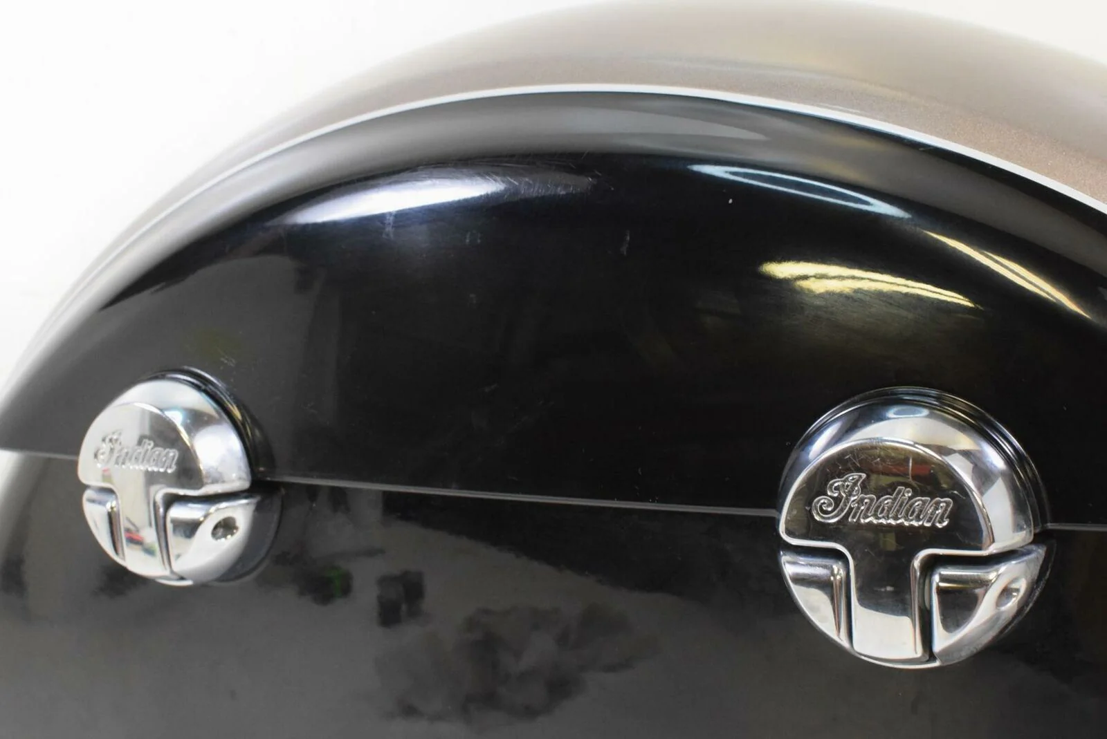 2018 Indian Roadmaster Right Saddlebag Saddle Bag 1022536-06 - Image 9