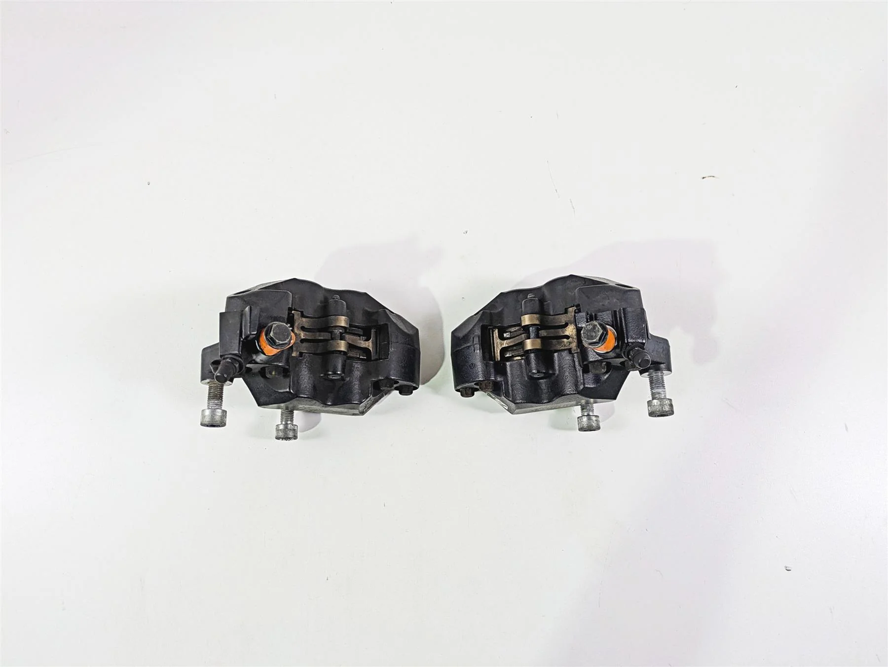 2018 Indian Springfield Dark Horse Front Brake Caliper Set 1912004 1912005 - Image 2