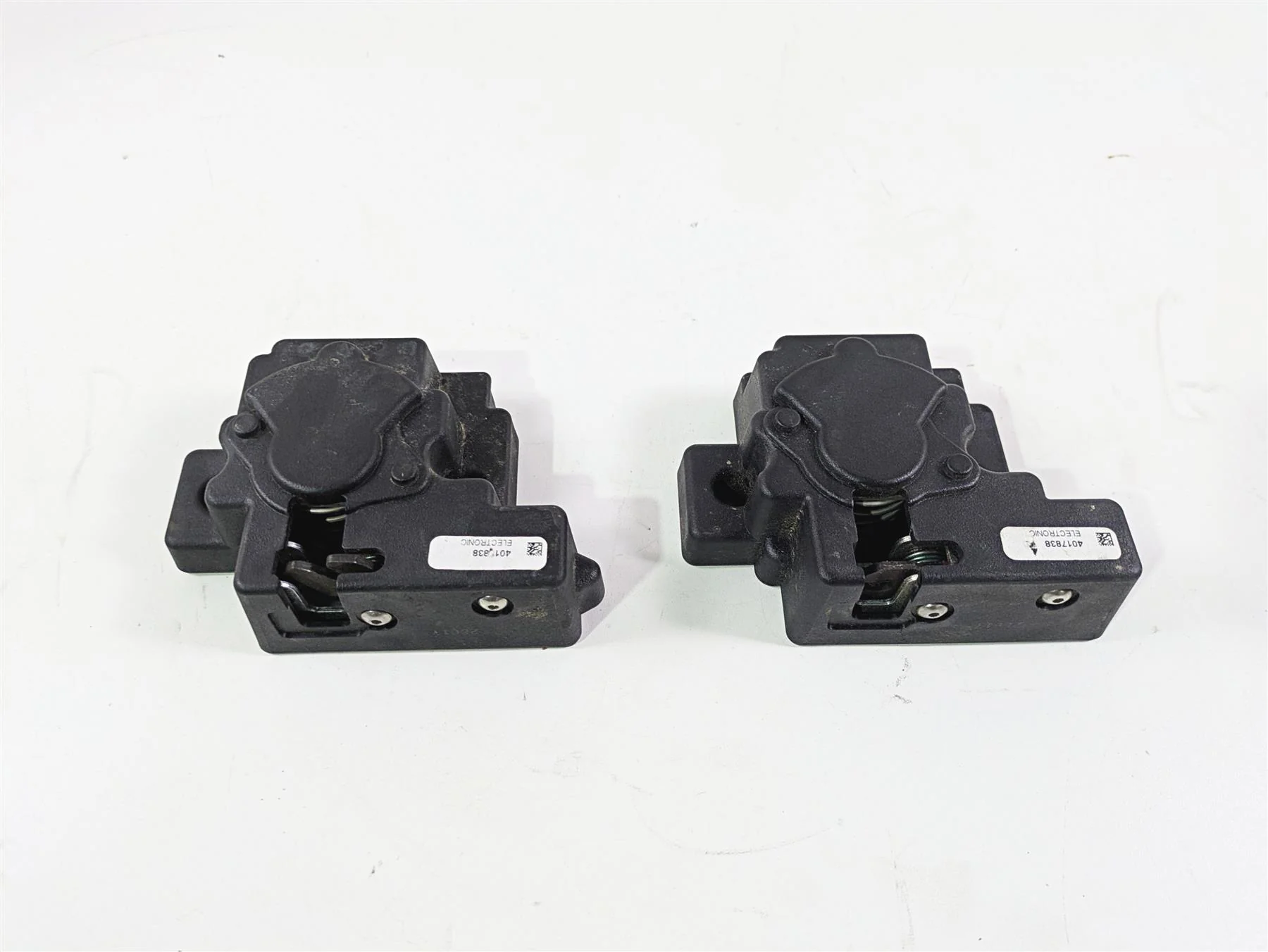 2018 Indian Springfield Dark Horse Saddlebag Lock Actuator Set 4017838 - Image 10