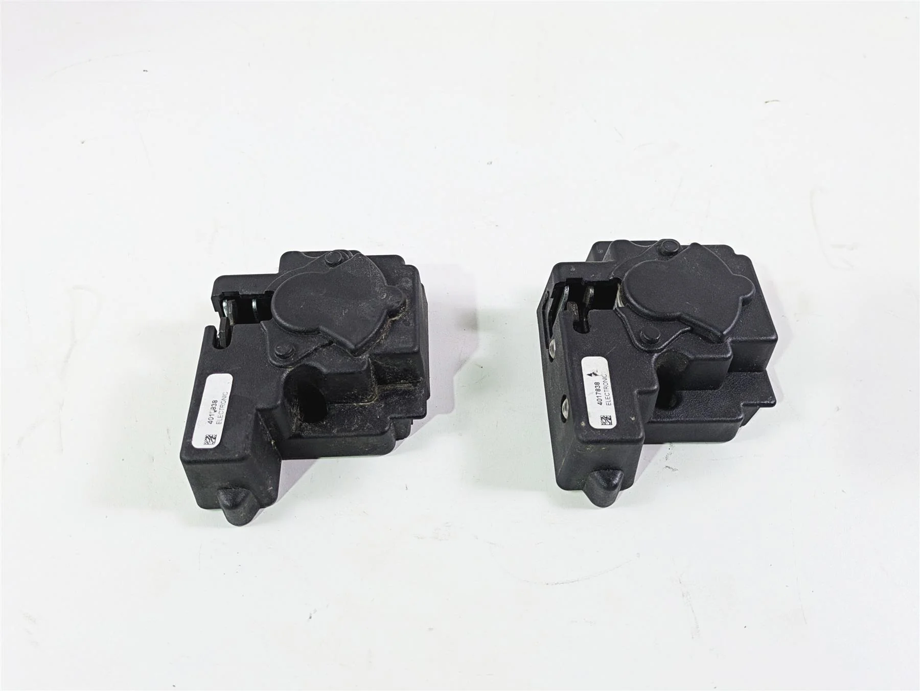 2018 Indian Springfield Dark Horse Saddlebag Lock Actuator Set 4017838 - Image 11