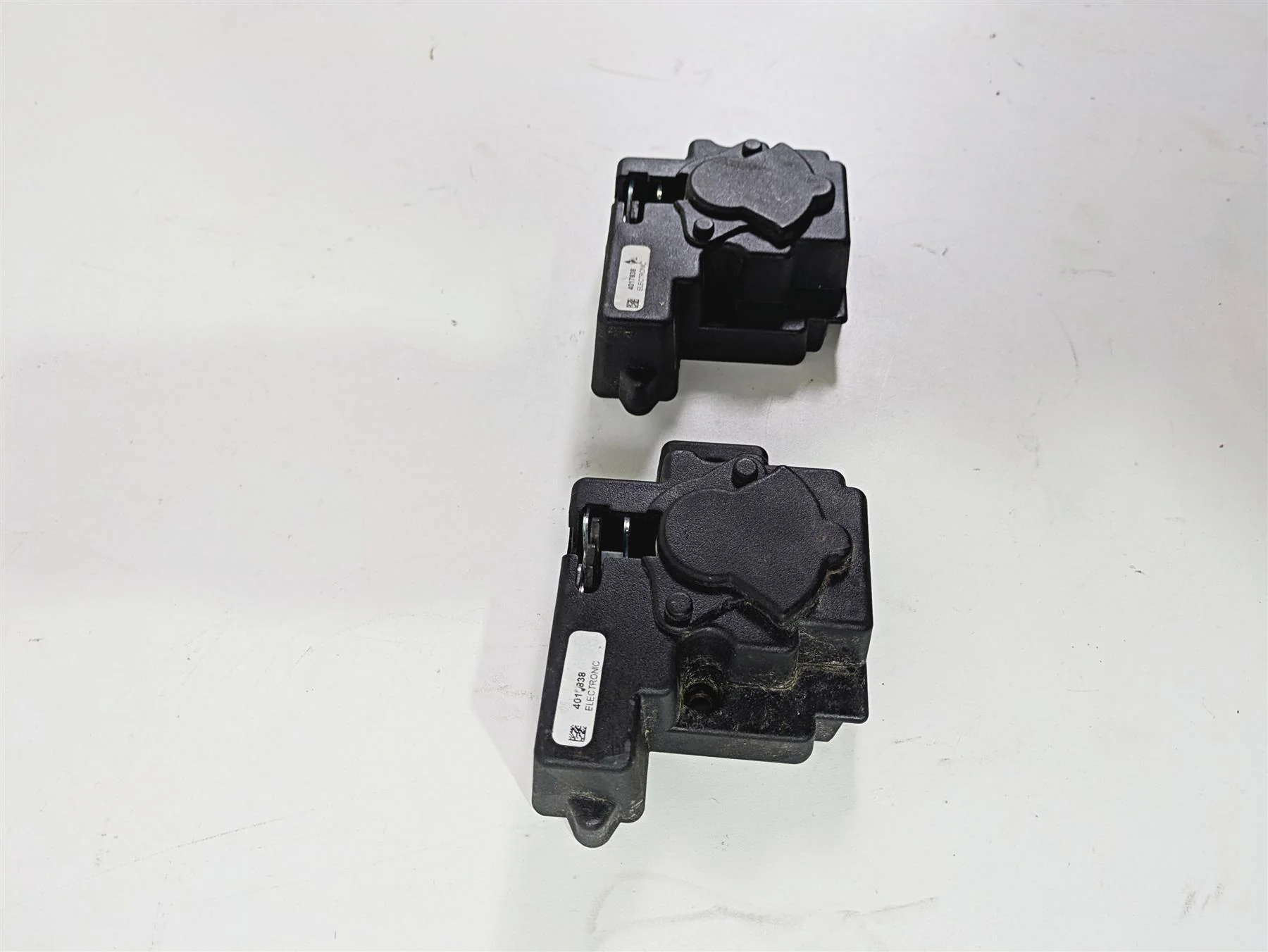 2018 Indian Springfield Dark Horse Saddlebag Lock Actuator Set 4017838 - Image 3