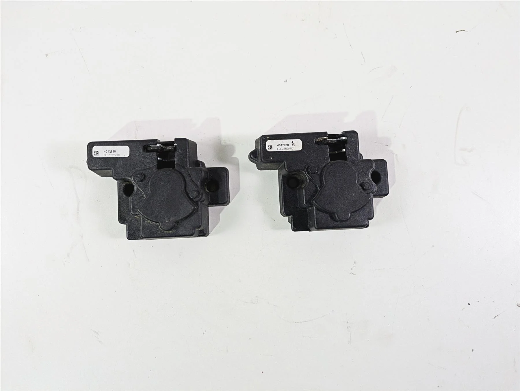 2018 Indian Springfield Dark Horse Saddlebag Lock Actuator Set 4017838 - Image 4