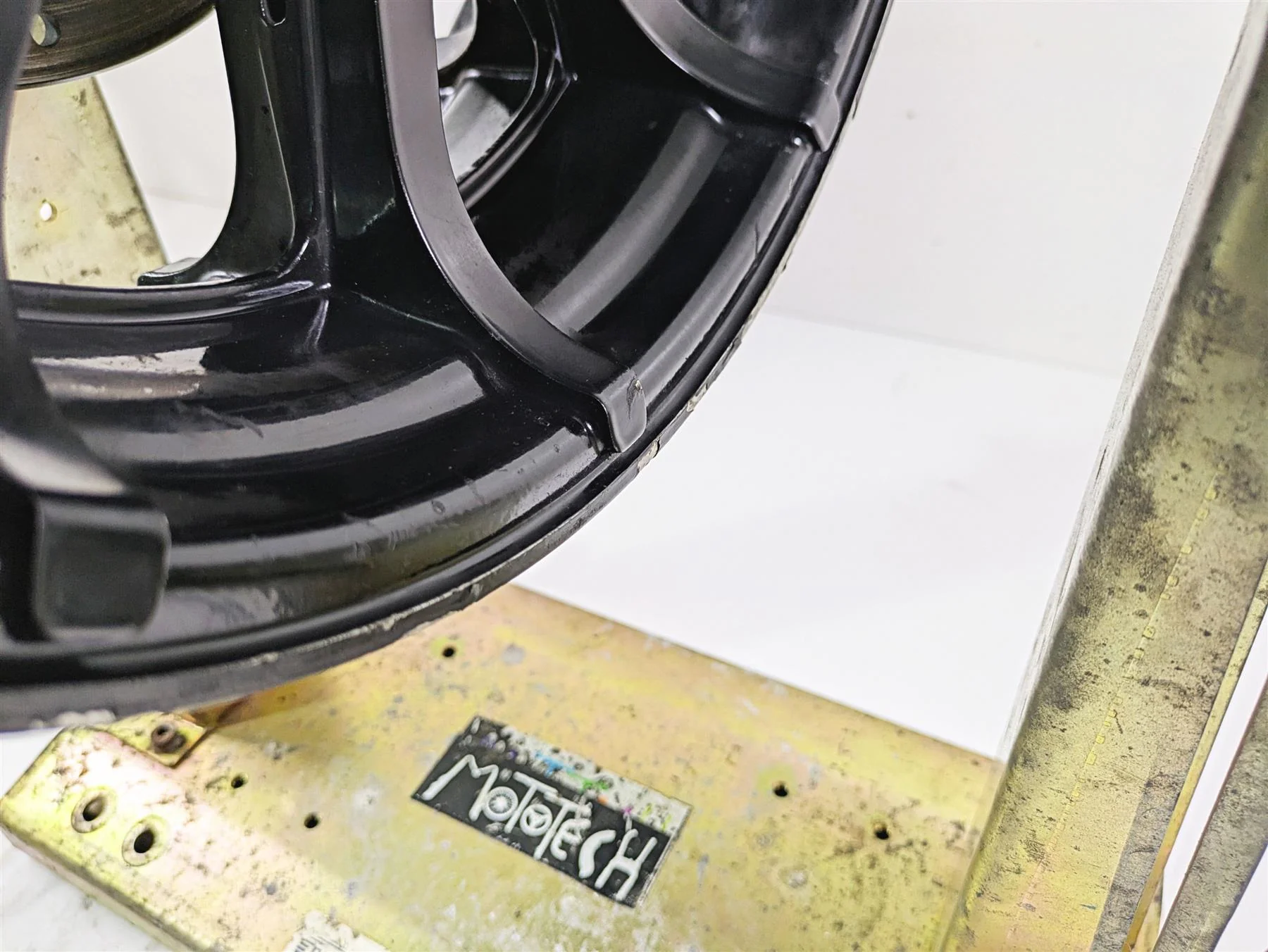 2018 Indian Springfield Dark Horse Straight 16x5 Rear Wheel Rim 1523060 - Image 6
