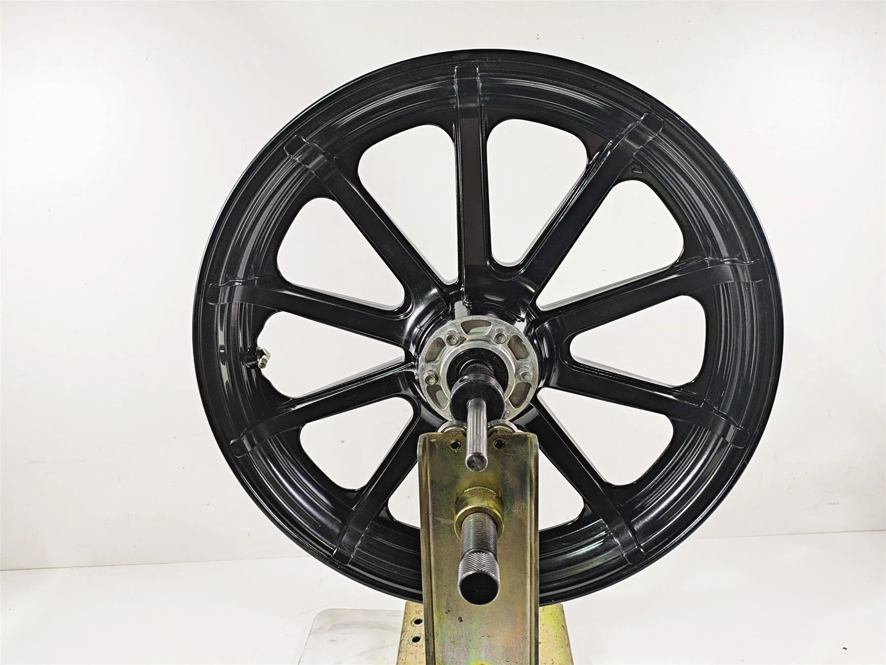 2018 Indian Springfield Dark Horse Straight 19x3.5 Front Wheel Rim 1523059 - Image 4