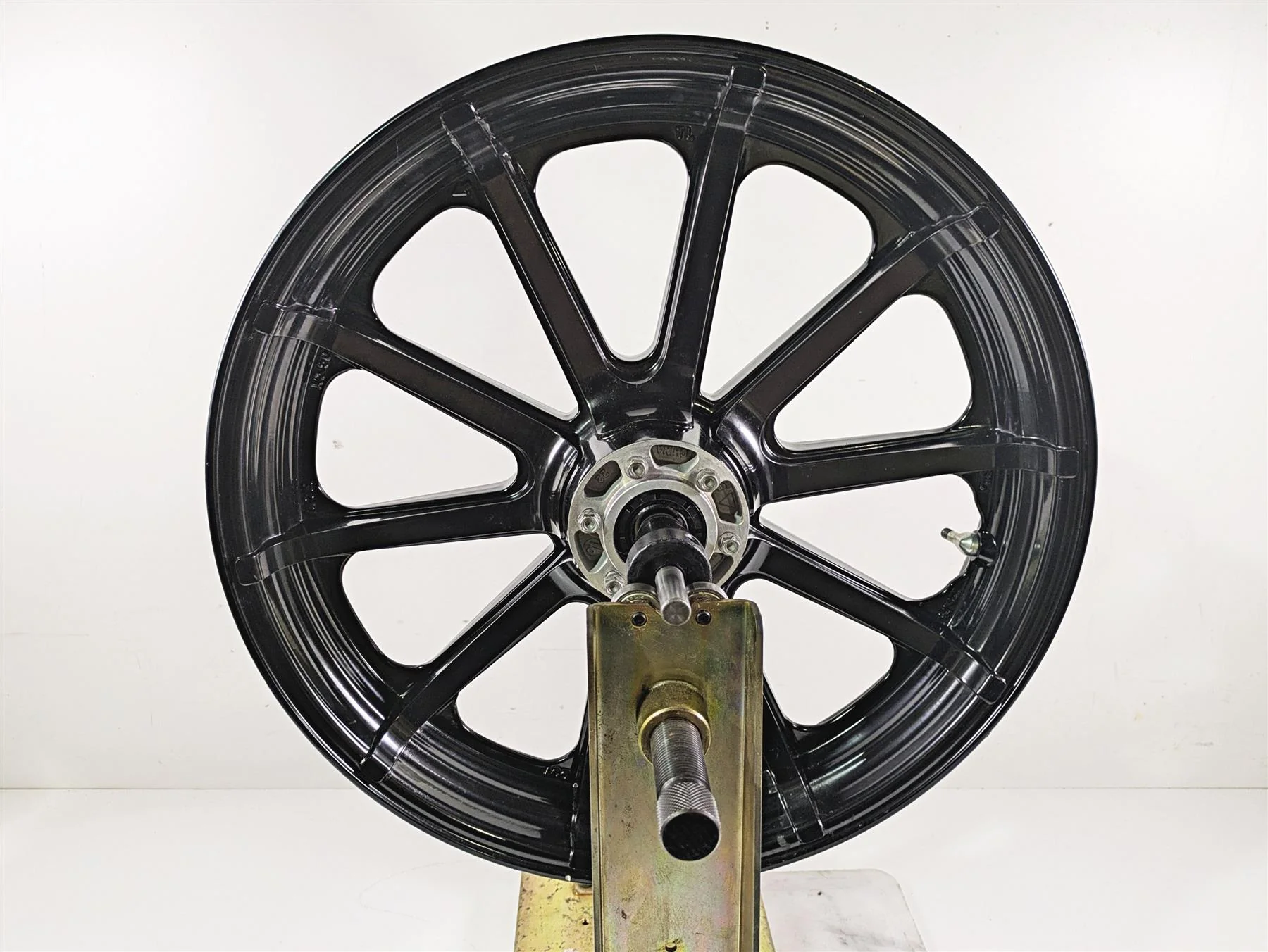2018 Indian Springfield Dark Horse Straight 19x3.5 Front Wheel Rim 1523059 - Image 5