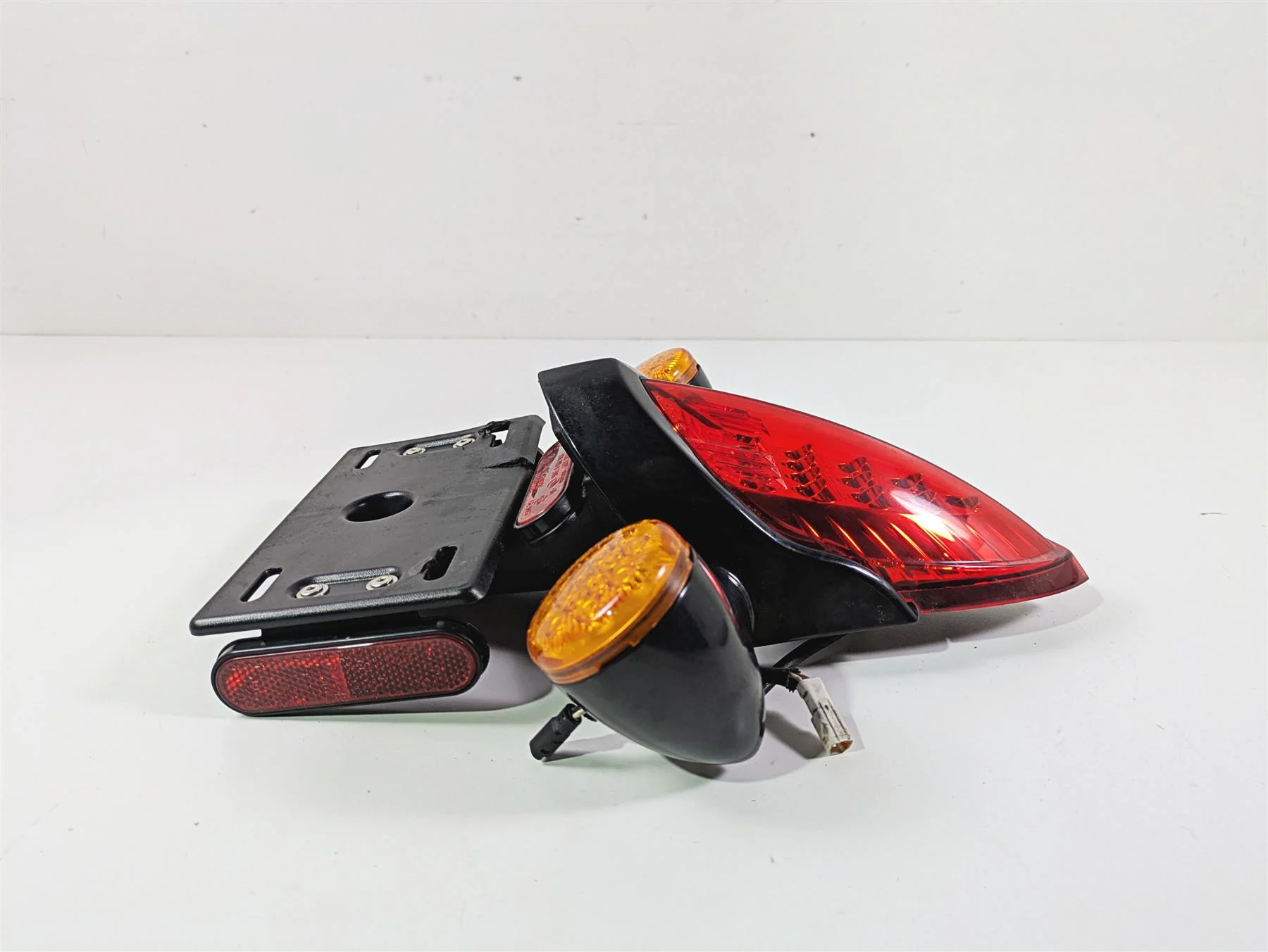2018 Indian Springfield Dark Horse Taillight Blinker Plate Holder - Read 2412442 - Image 3
