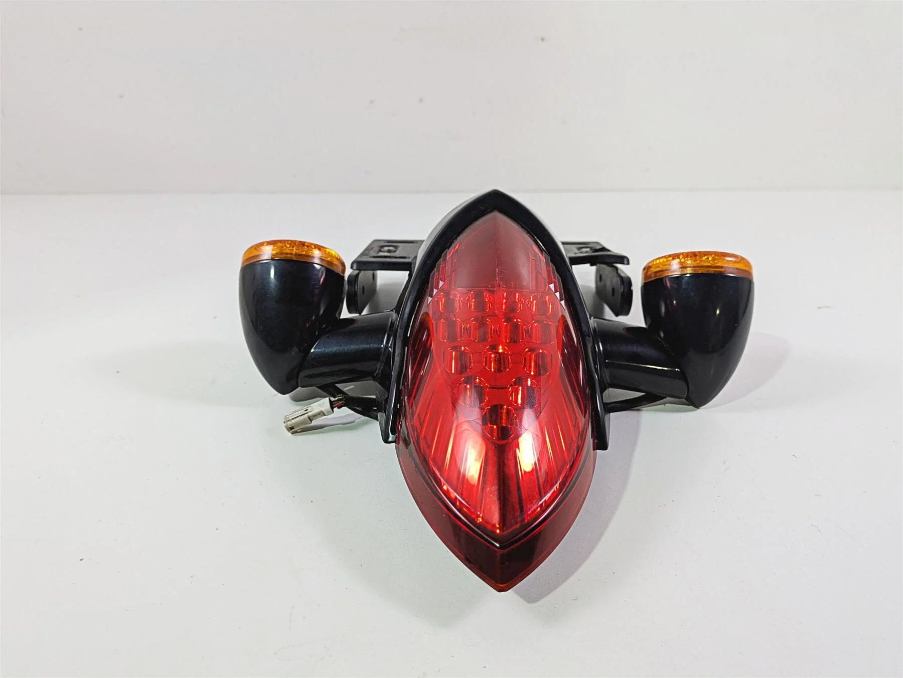 2018 Indian Springfield Dark Horse Taillight Blinker Plate Holder - Read 2412442 - Image 4