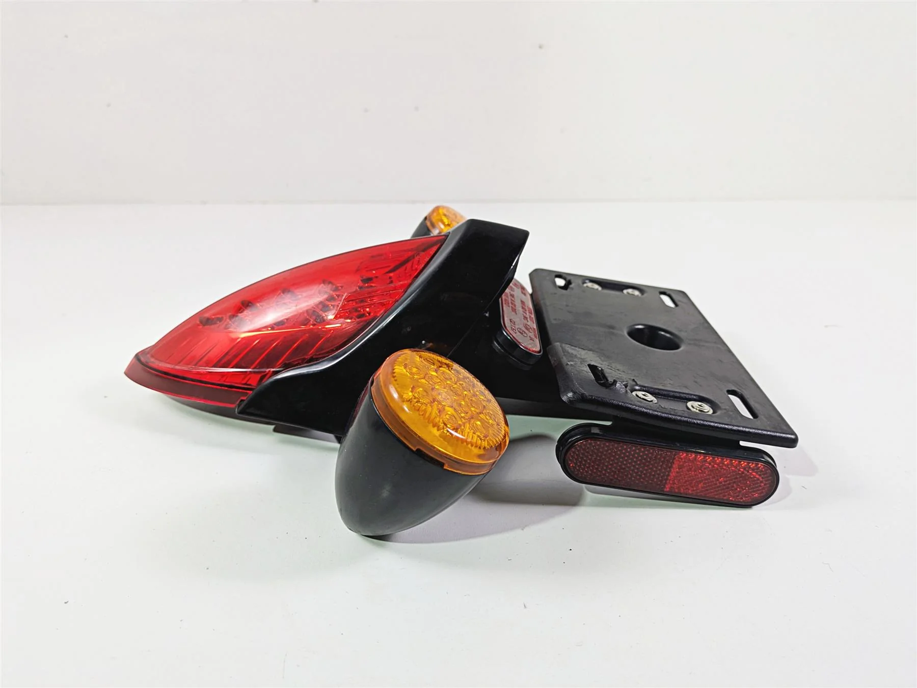 2018 Indian Springfield Dark Horse Taillight Blinker Plate Holder - Read 2412442 - Image 5