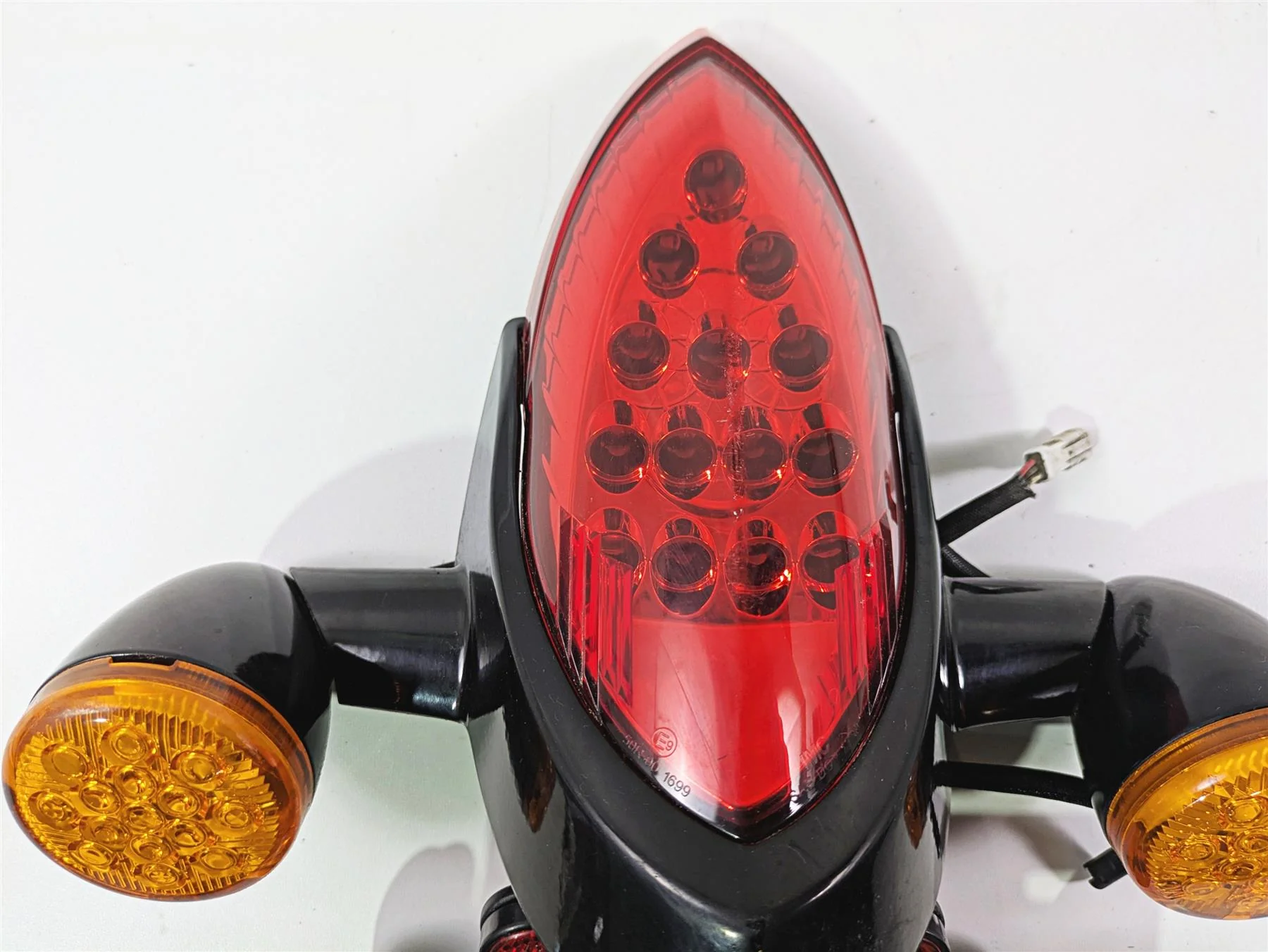 2018 Indian Springfield Dark Horse Taillight Blinker Plate Holder - Read 2412442 - Image 9