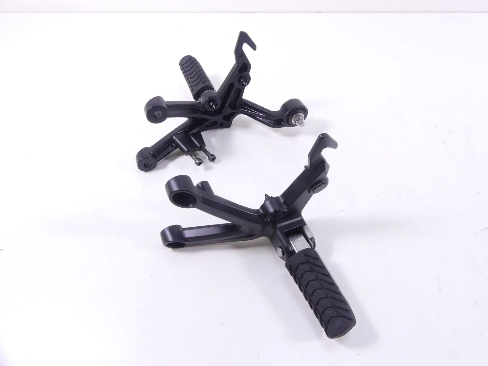 2018 Kawasaki ZX1002 NINJA H2 SX SE Rear Passenger Footpeg Peg Set 35063-1420-46