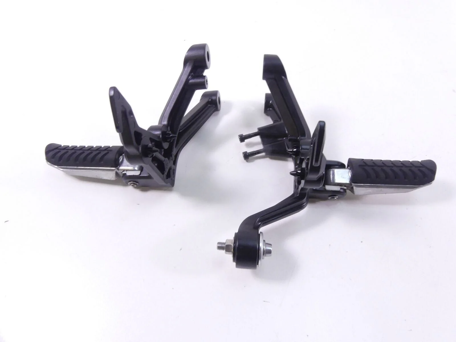 2018 Kawasaki ZX1002 NINJA H2 SX SE Rear Passenger Footpeg Peg Set 35063-1420-46 - Image 2
