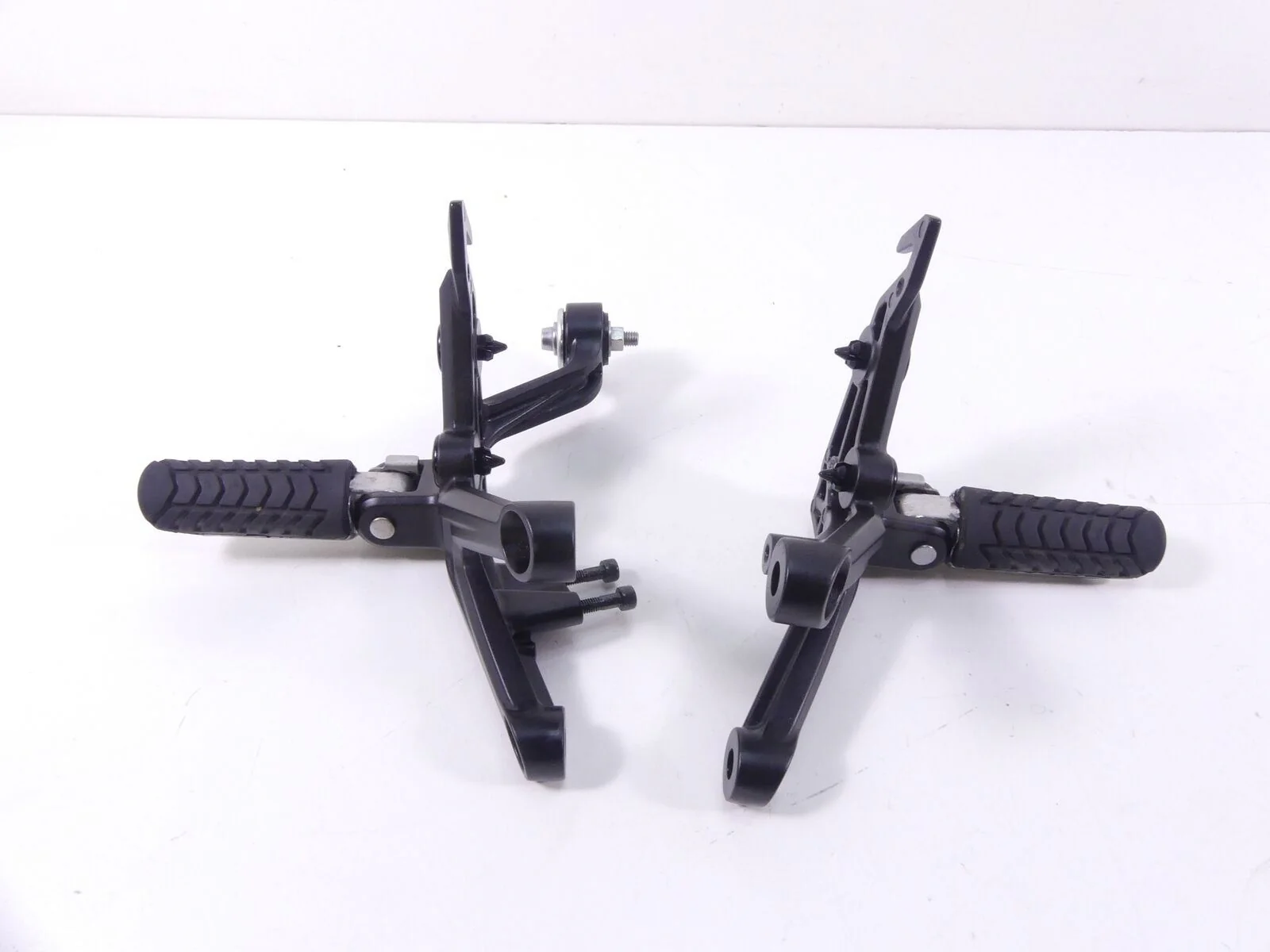 2018 Kawasaki ZX1002 NINJA H2 SX SE Rear Passenger Footpeg Peg Set 35063-1420-46 - Image 3