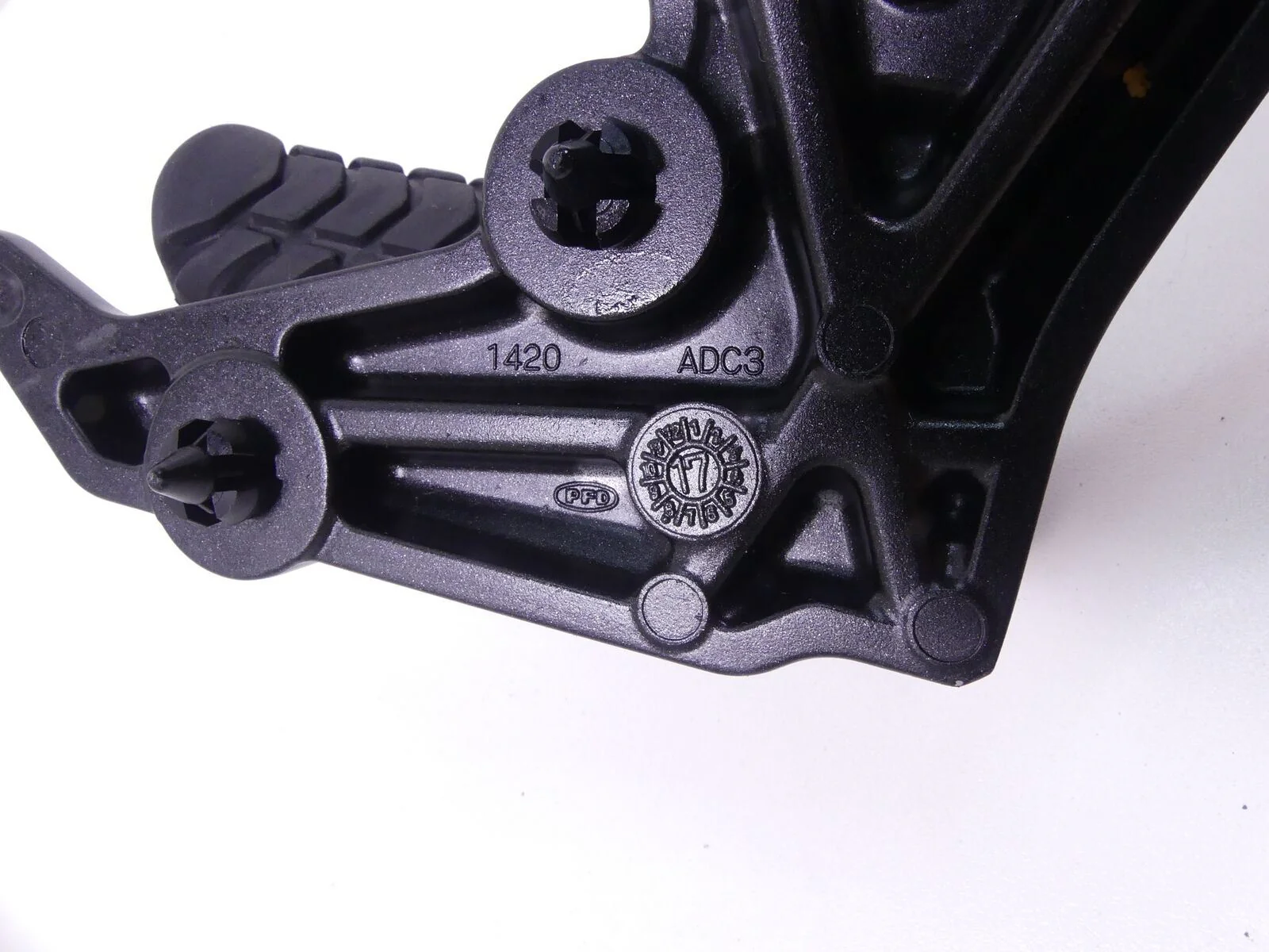2018 Kawasaki ZX1002 NINJA H2 SX SE Rear Passenger Footpeg Peg Set 35063-1420-46 - Image 8