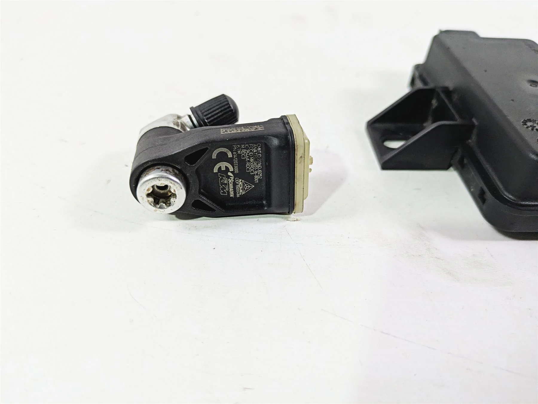 2018 KTM 1290 Super Adv S Tire Pressure Module & Sensor Set 60312032000 - Image 6