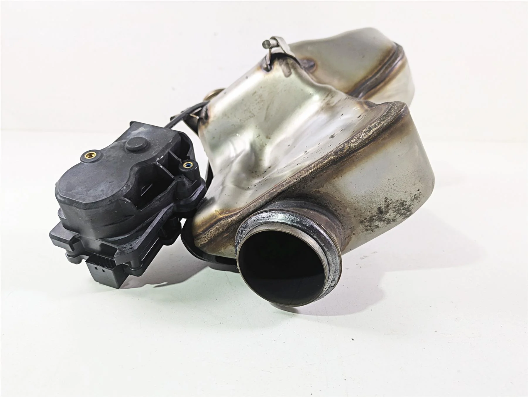 2018 KTM 1290 Super Duke R Exhaust Center Chamber Pipe & Servo 61605050000 - Image 5