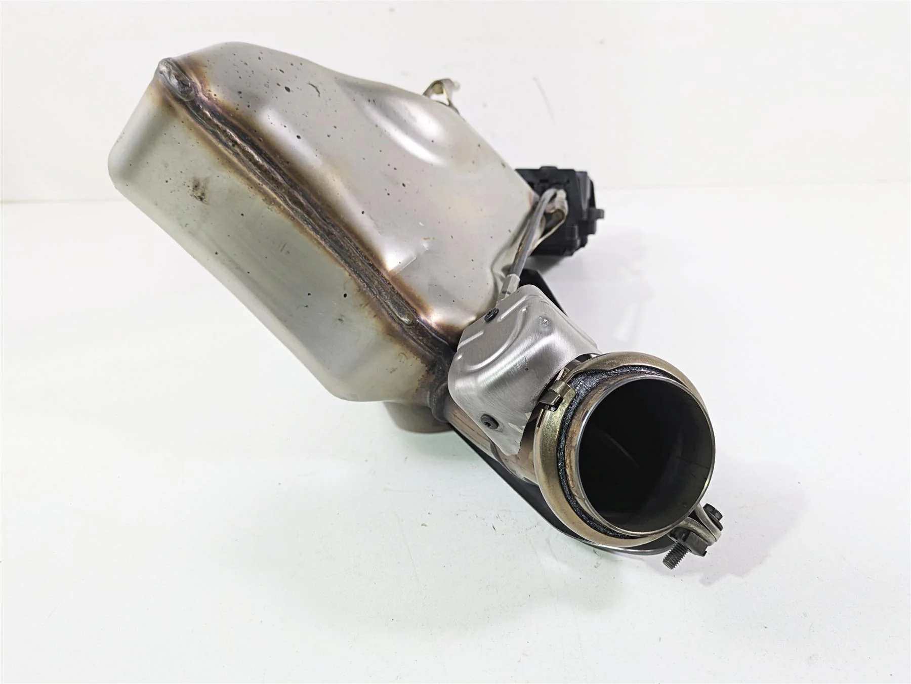 2018 KTM 1290 Super Duke R Exhaust Center Chamber Pipe & Servo 61605050000 - Image 7