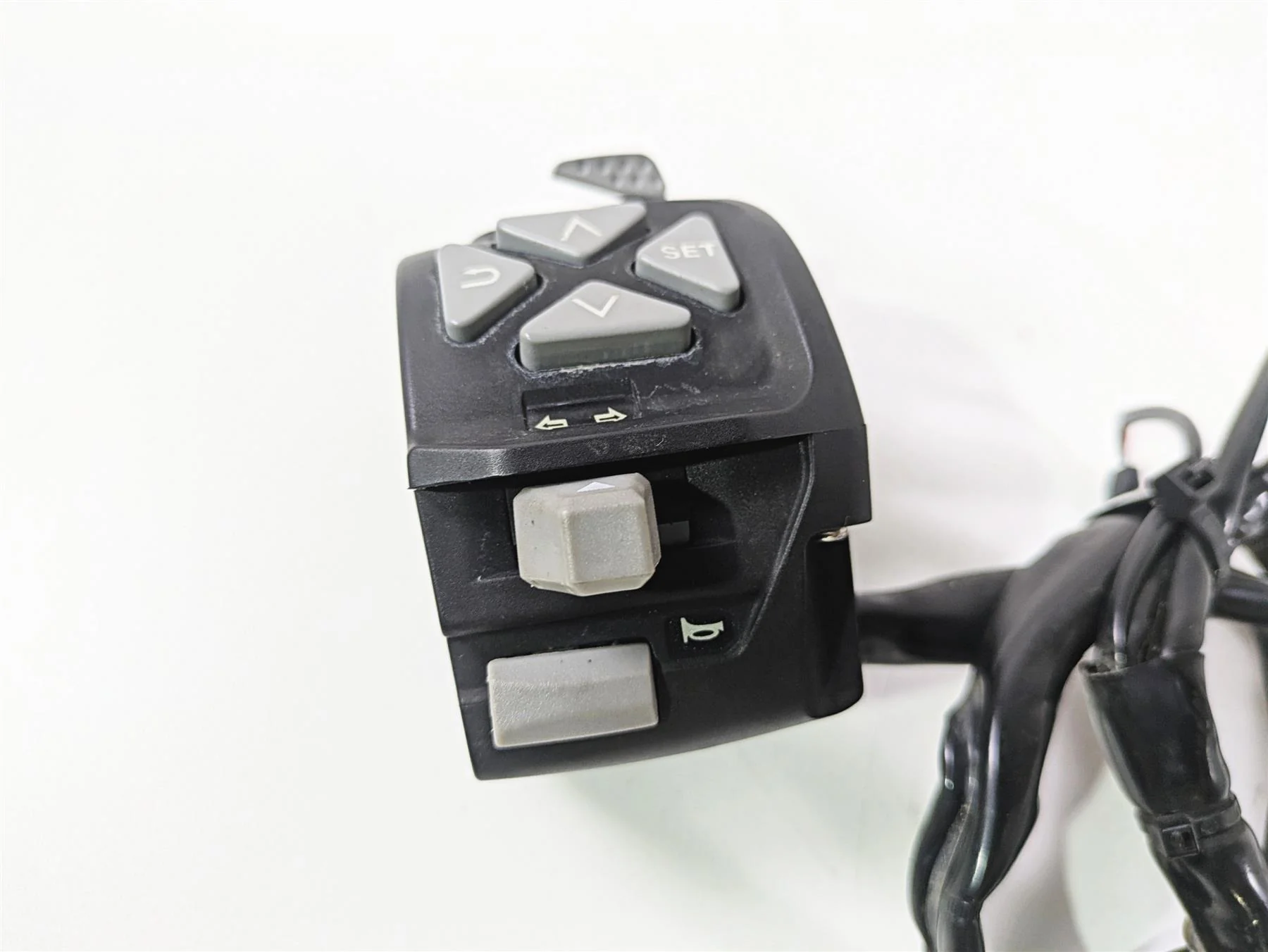 2018 KTM 1290 Super Duke R Left Hand Turn Signal Control Switch 61411170100 - Image 11