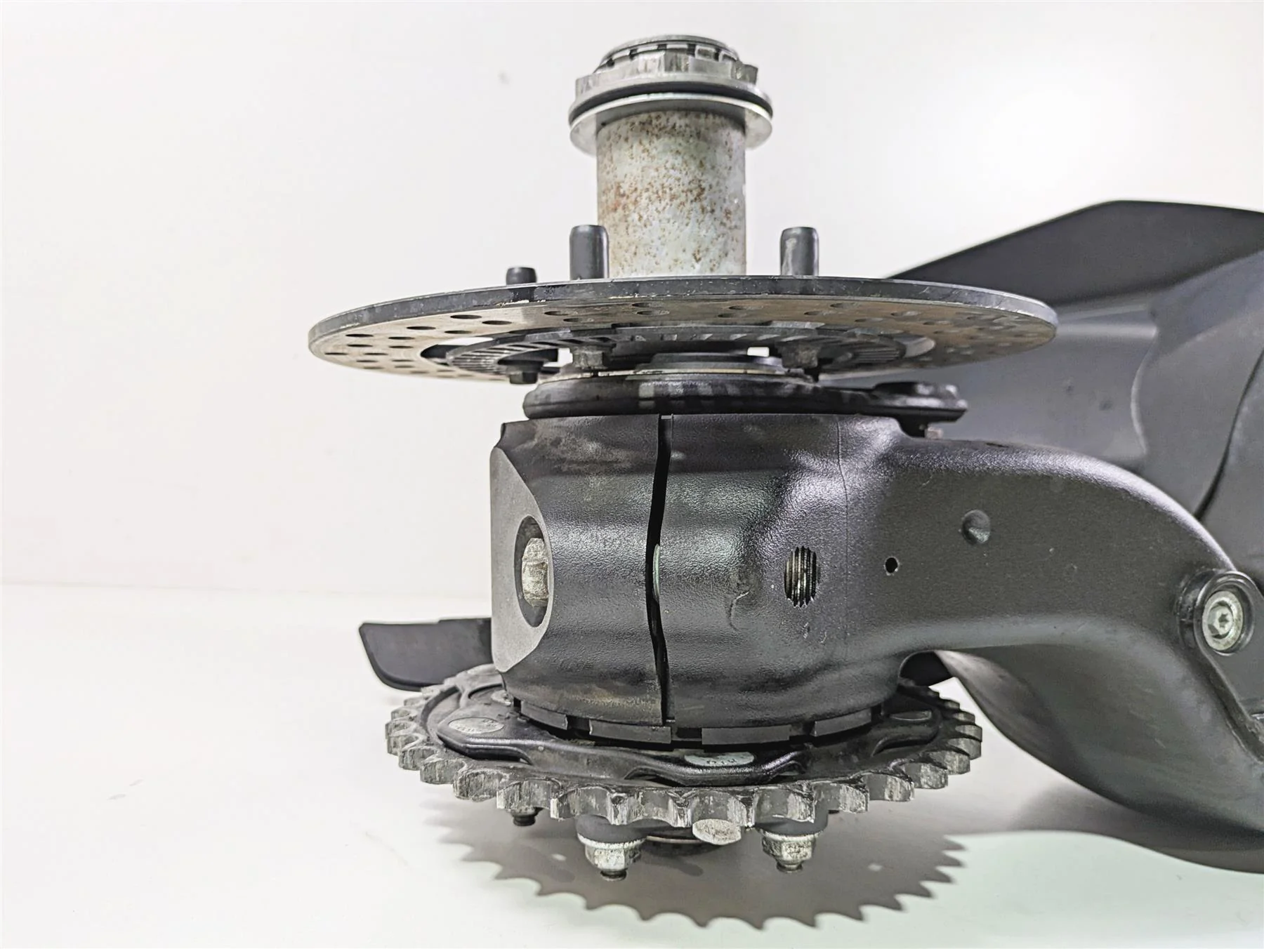 2018 KTM 1290 Super Duke R Swingarm Swing Arm & Axle 6130403004433 - Image 10