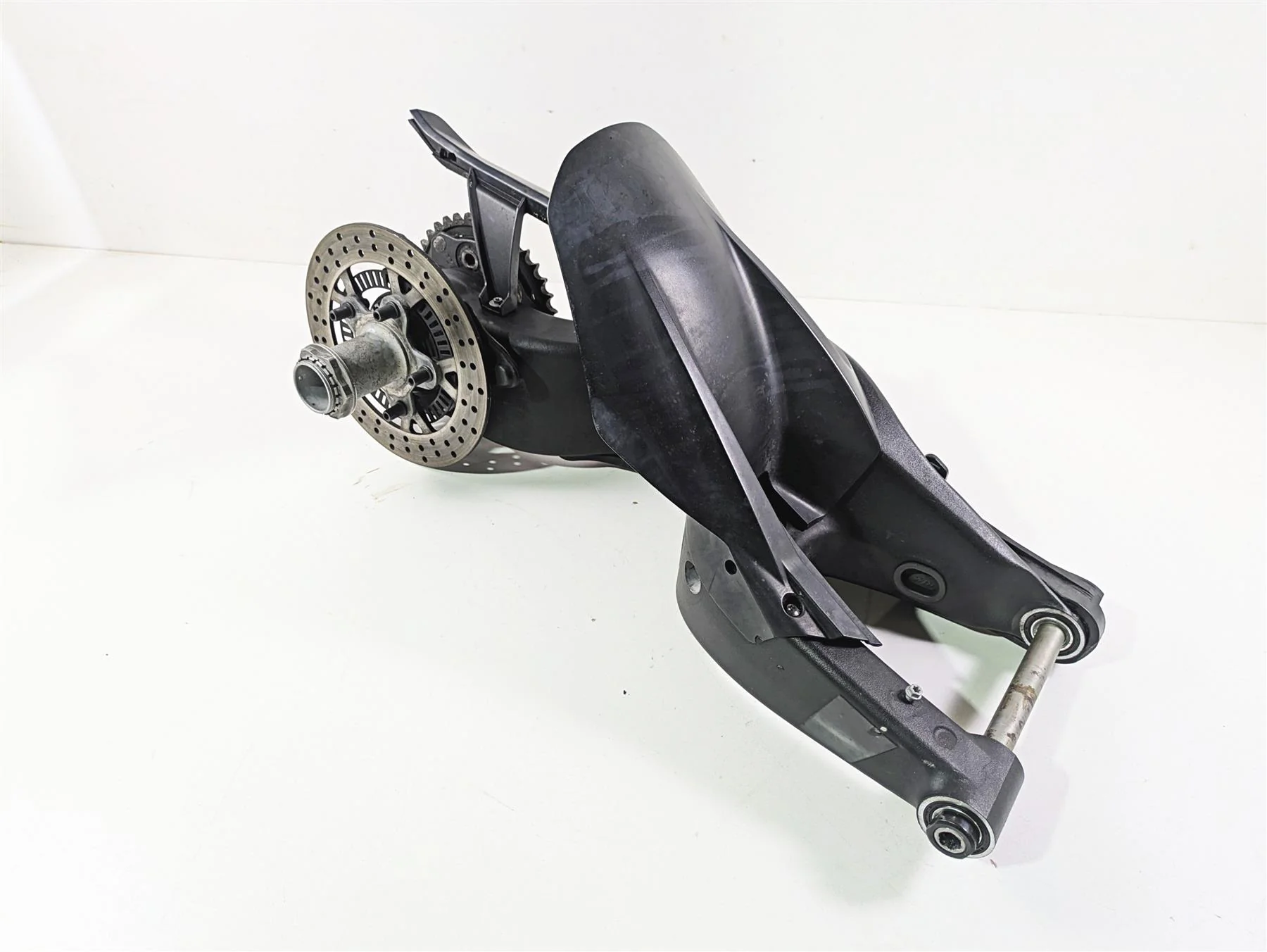 2018 KTM 1290 Super Duke R Swingarm Swing Arm & Axle 6130403004433 - Image 12