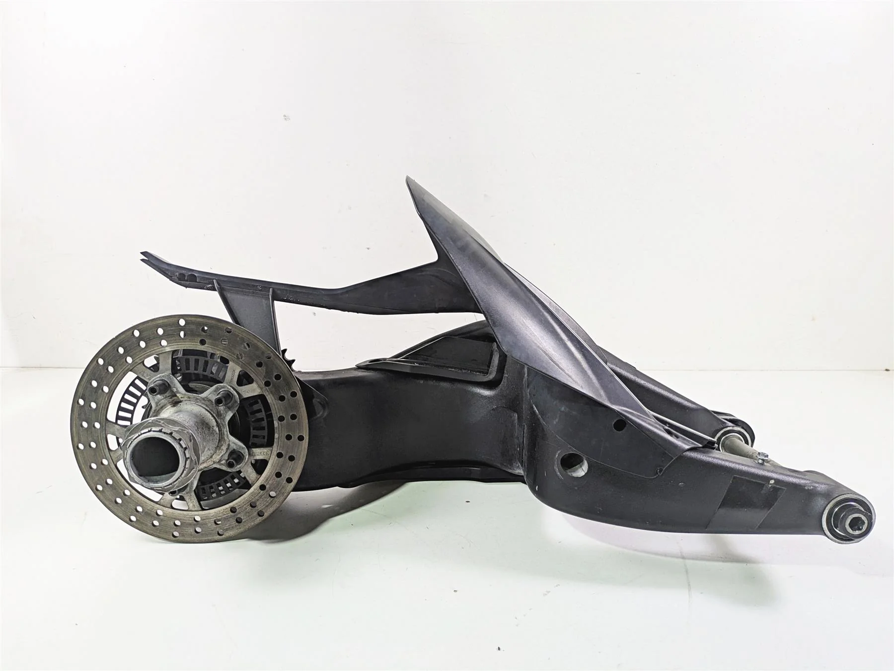 2018 KTM 1290 Super Duke R Swingarm Swing Arm & Axle 6130403004433 - Image 5