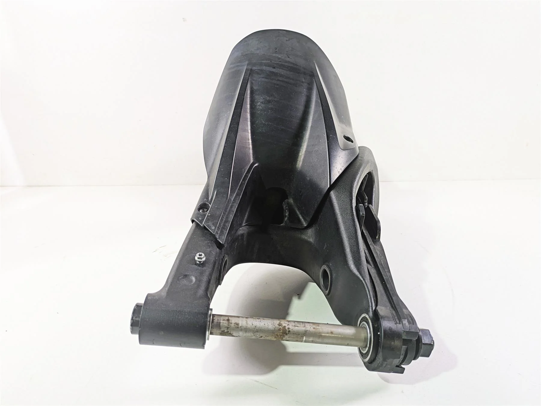 2018 KTM 1290 Super Duke R Swingarm Swing Arm & Axle 6130403004433 - Image 7