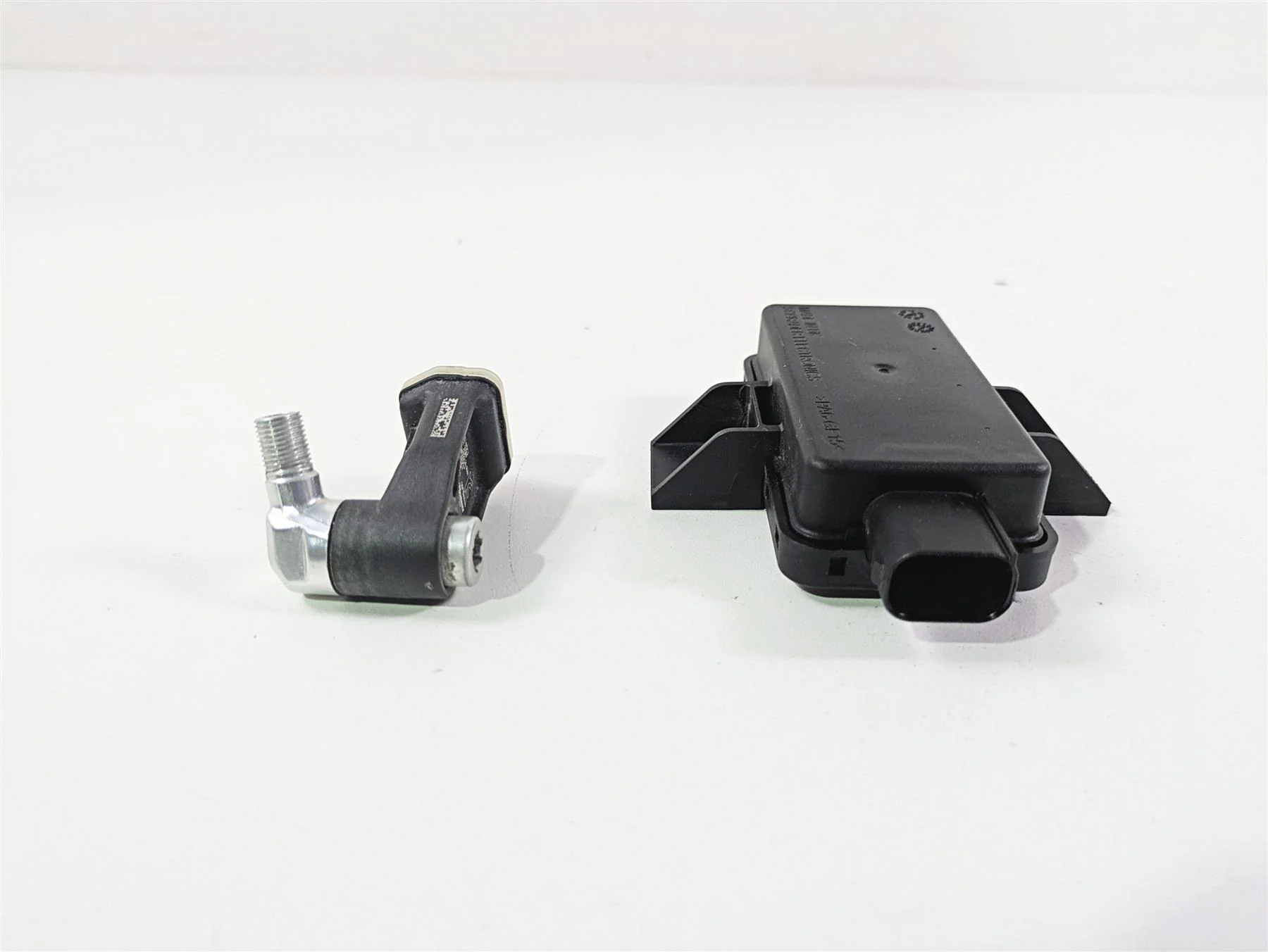 2018 KTM 1290 Super Duke R Tire Pressure Sensor & Module 61412033000 60312032000 - Image 6