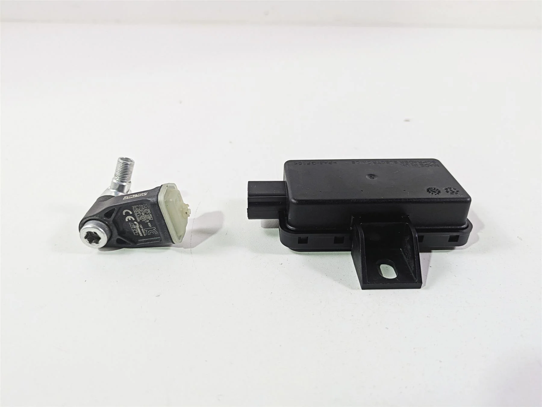2018 KTM 1290 Super Duke R Tire Pressure Sensor & Module 61412033000 60312032000 - Image 7