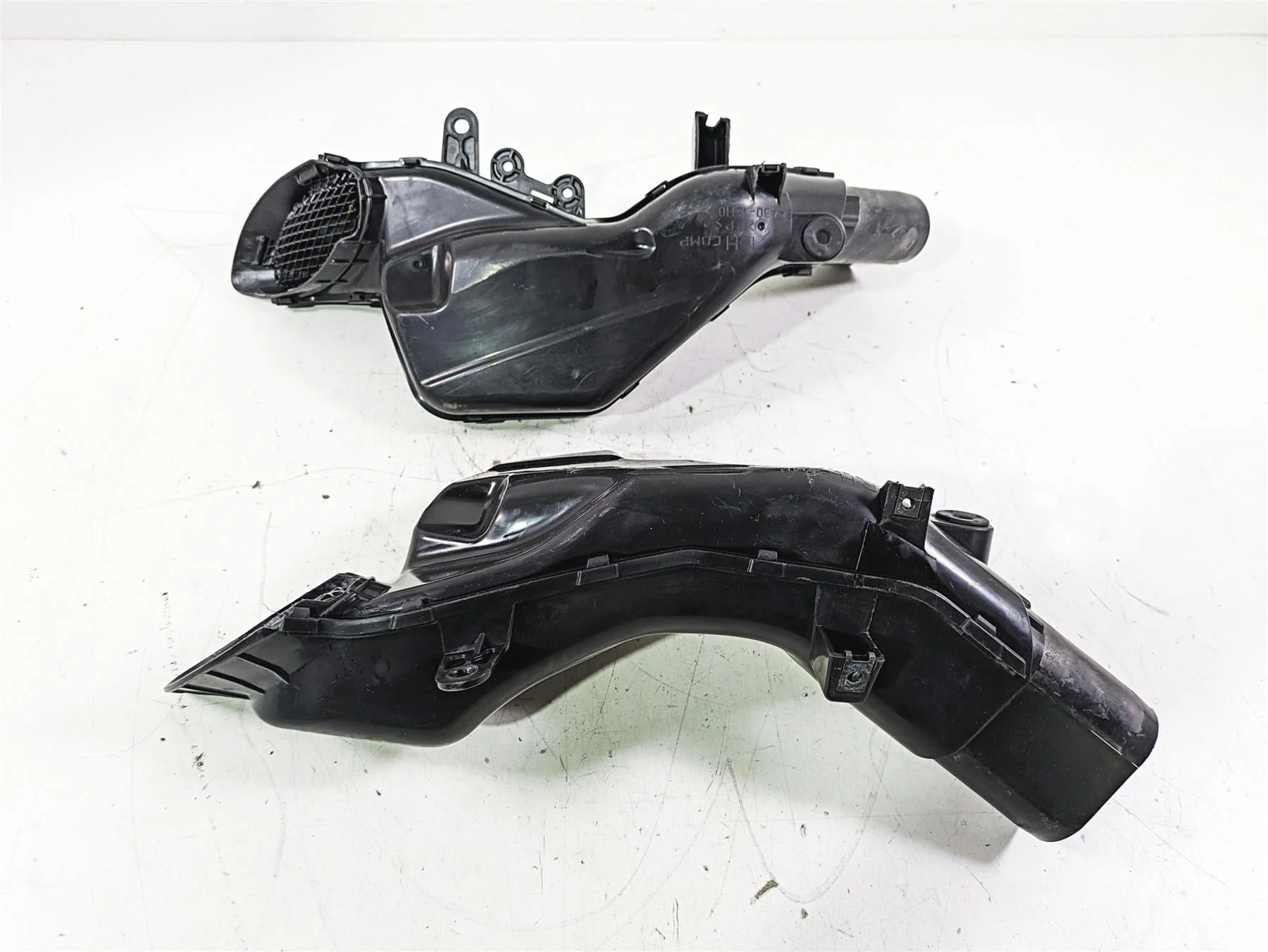 2018 Suzuki GSX1300 R Hayabusa Air Intake Duct Set 94420-15H01 94430-15H01 - Image 4