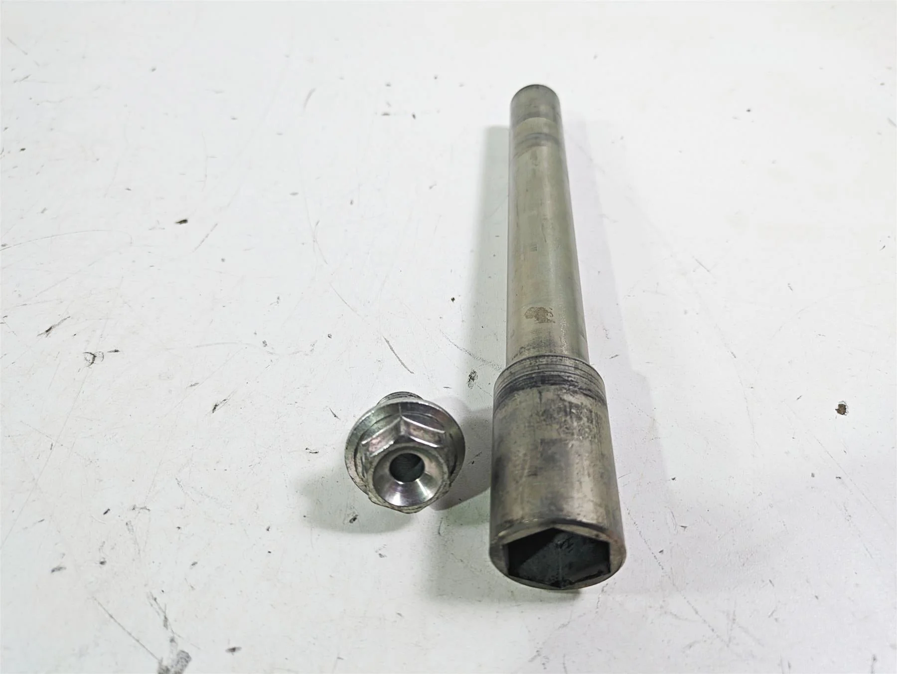 2018 Suzuki GSX1300 R Hayabusa Front Axle Wheel Spindle 54711-15H00 - Image 2
