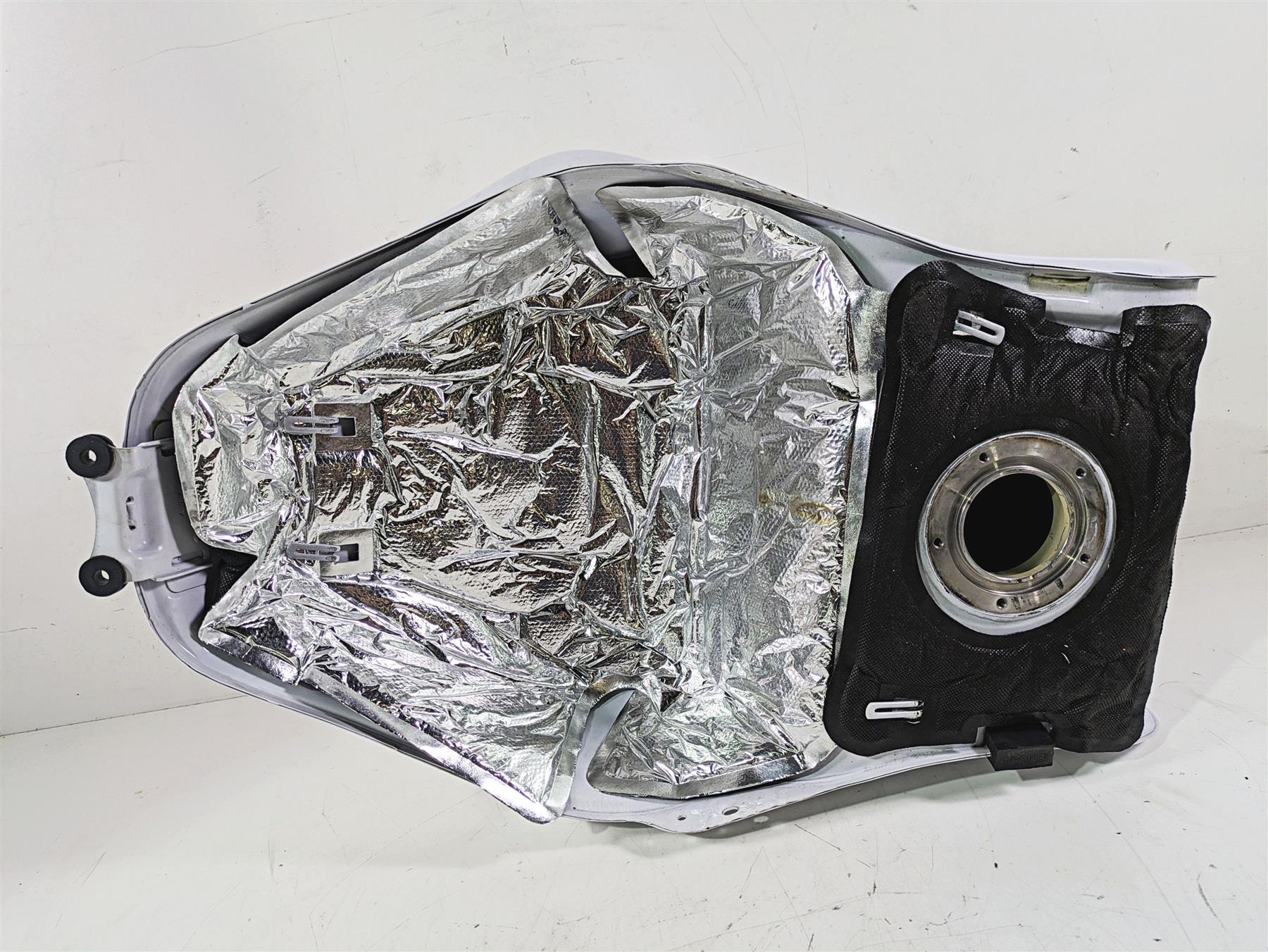 2018 Suzuki GSX1300 R Hayabusa Fuel Gas Petrol Tank Reservoir 44100-15H61 - Image 6