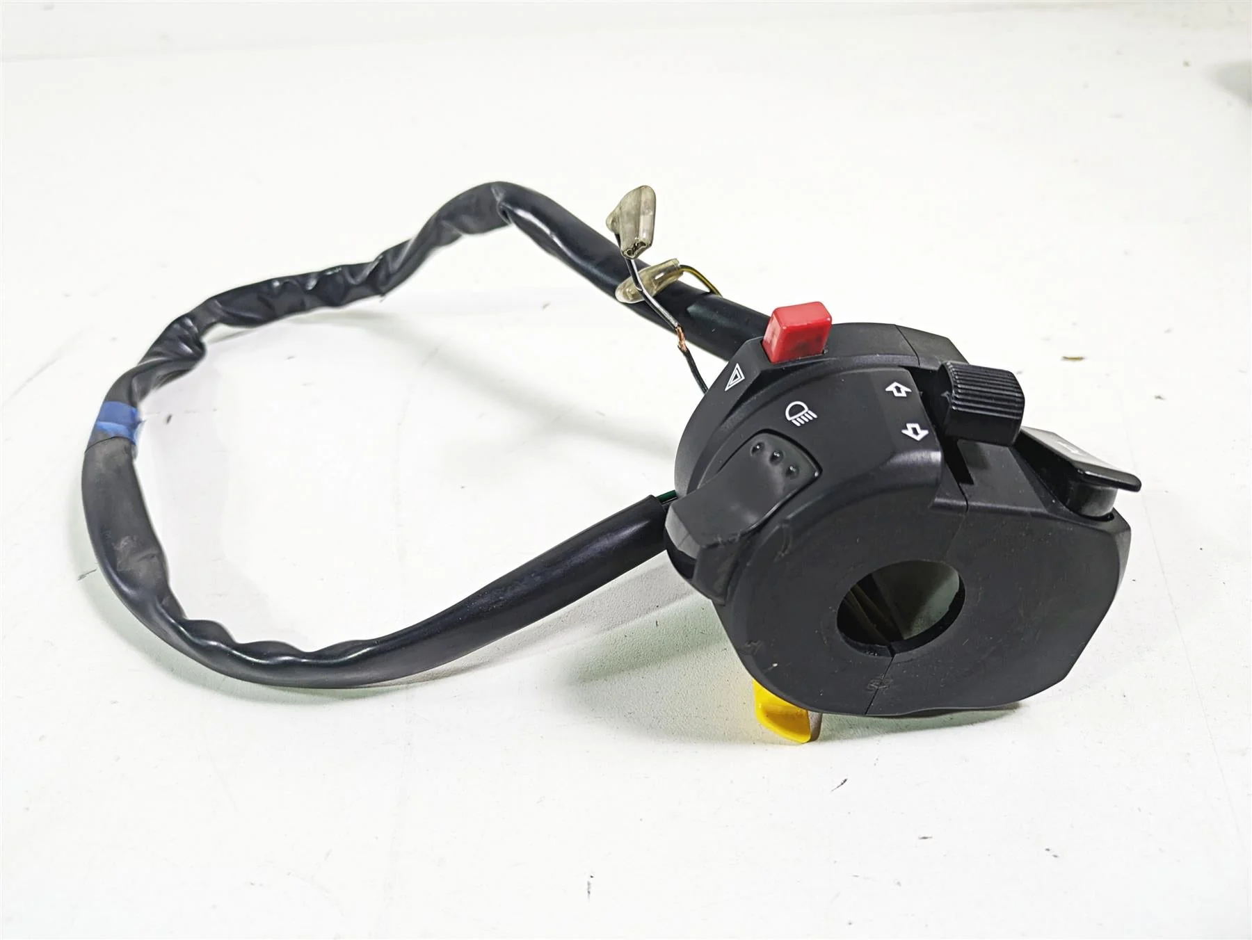 2018 Suzuki GSX1300 R Hayabusa Left Hand Control Switch - Read 37400-18H13 - Image 2