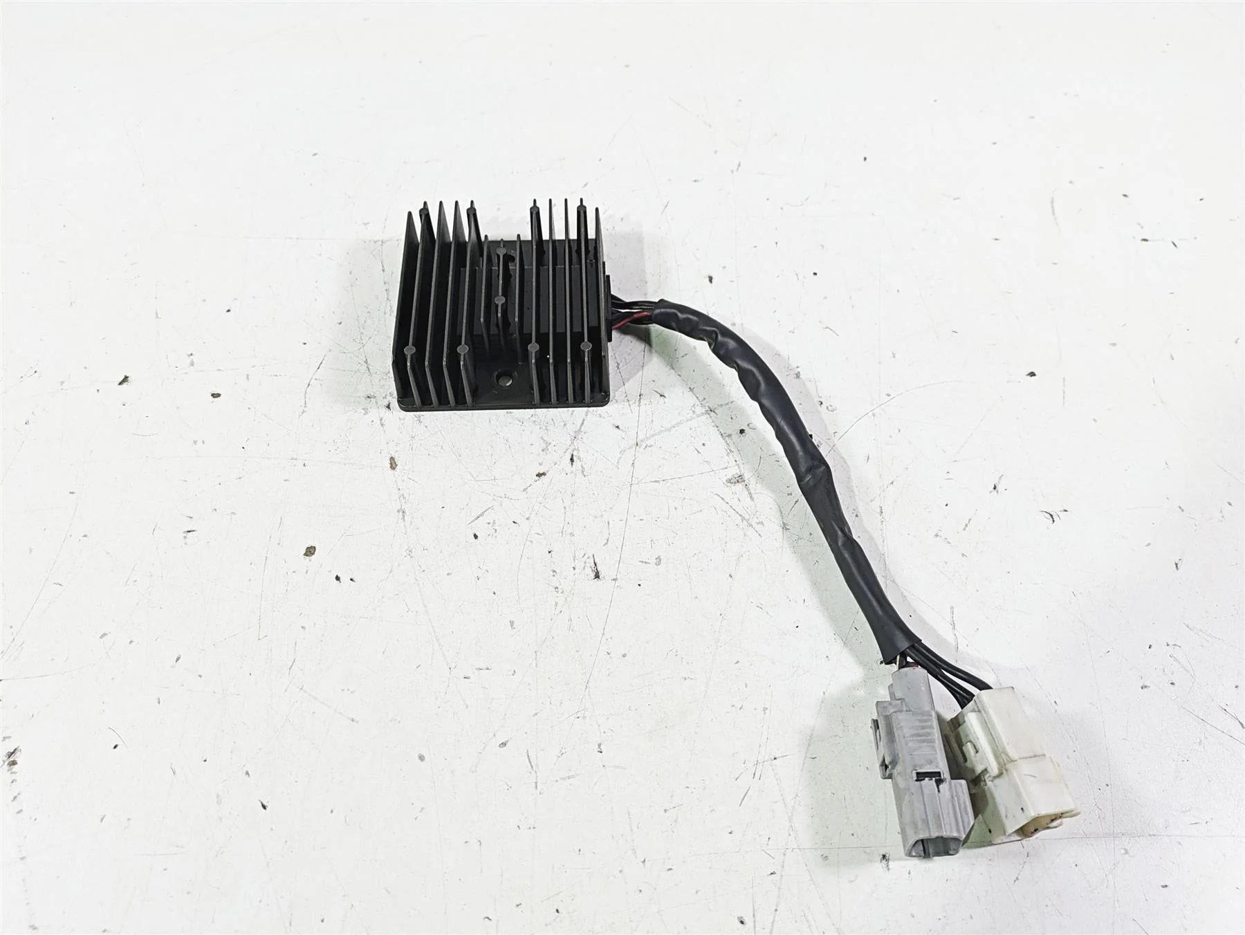 2018 Suzuki GSX1300 R Hayabusa Rectifier Voltage Regulator SH820AE 32800-10G40 - Image 2
